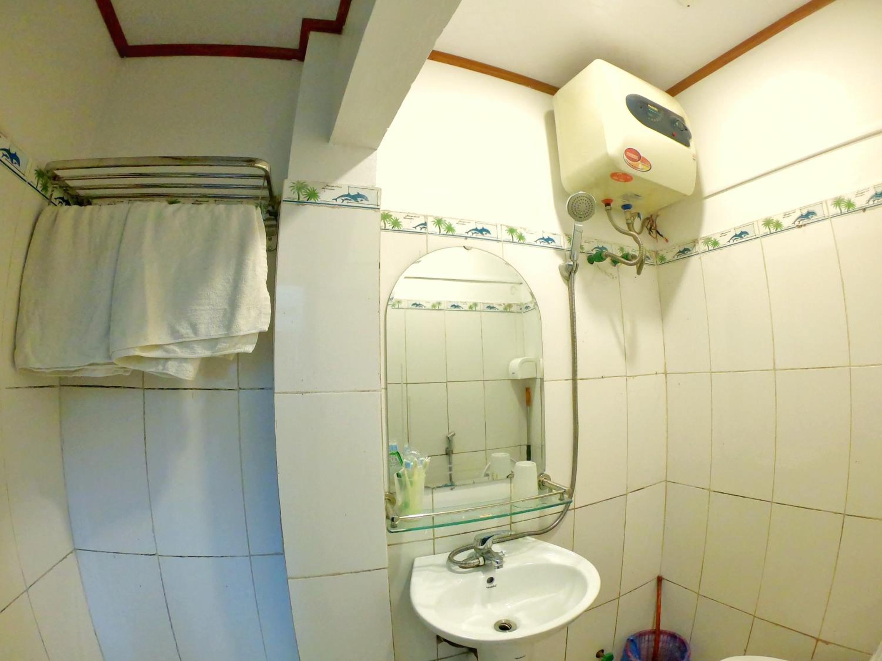 Double Room with Balcony - Photo 3