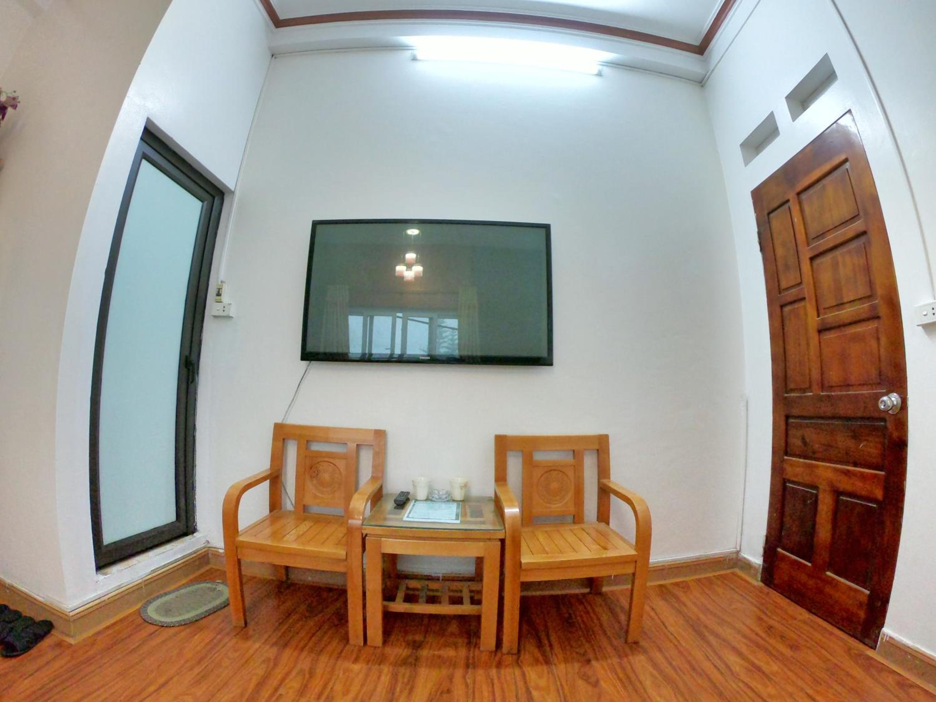 Double or Twin Room with View - Photo 9