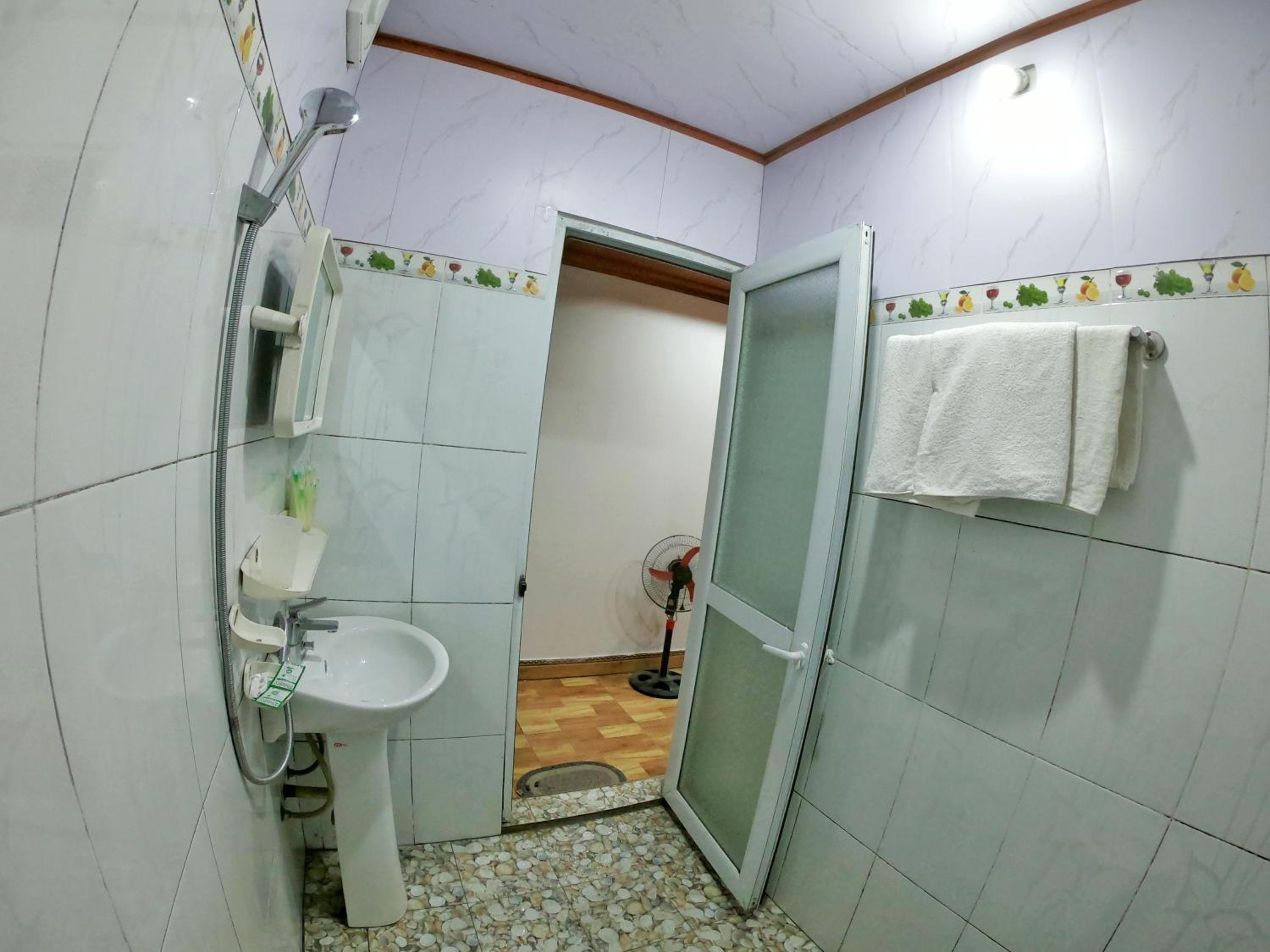 Standard Triple Room - Photo 12