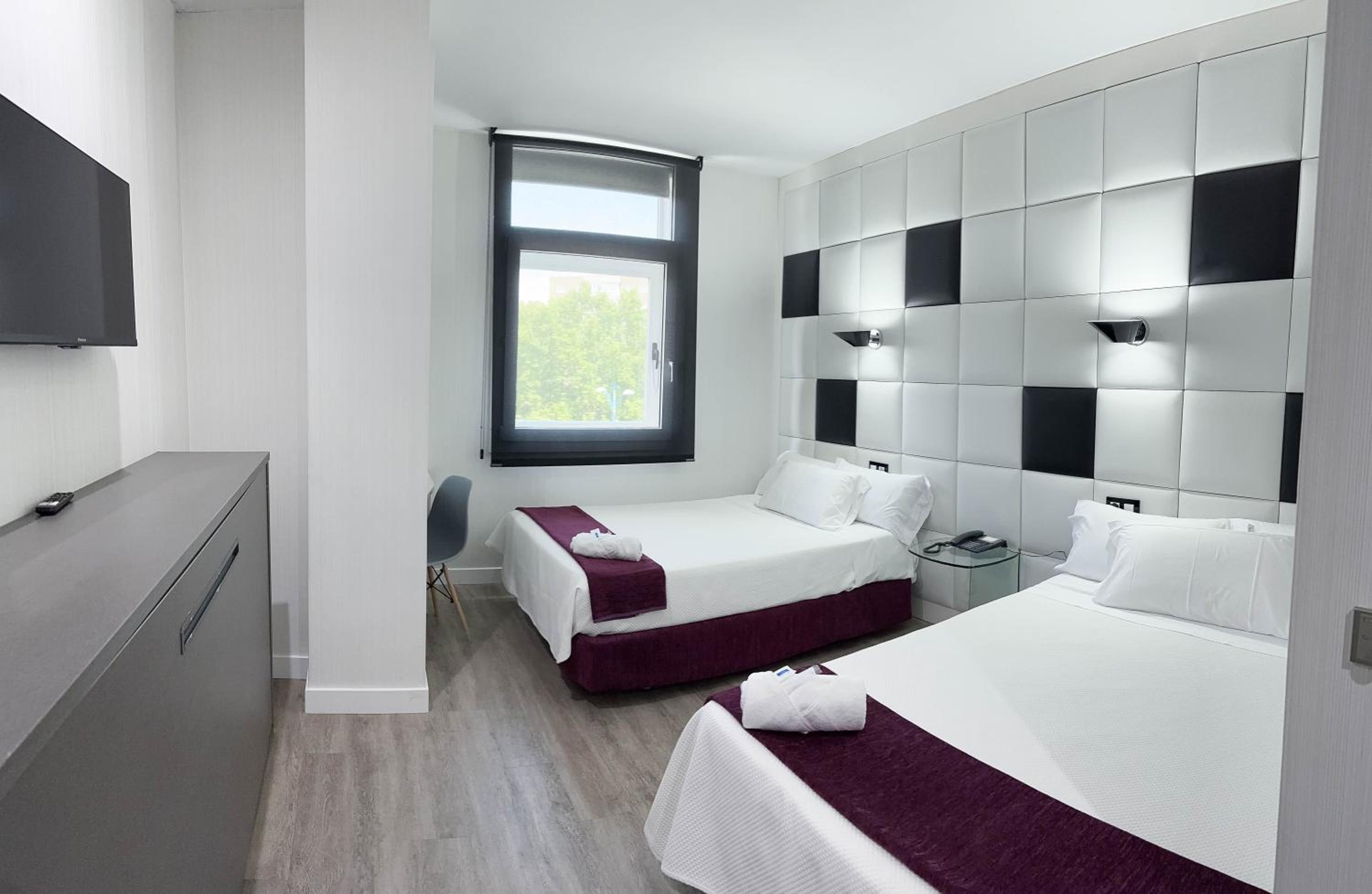 Standard Triple Room - Photo 8
