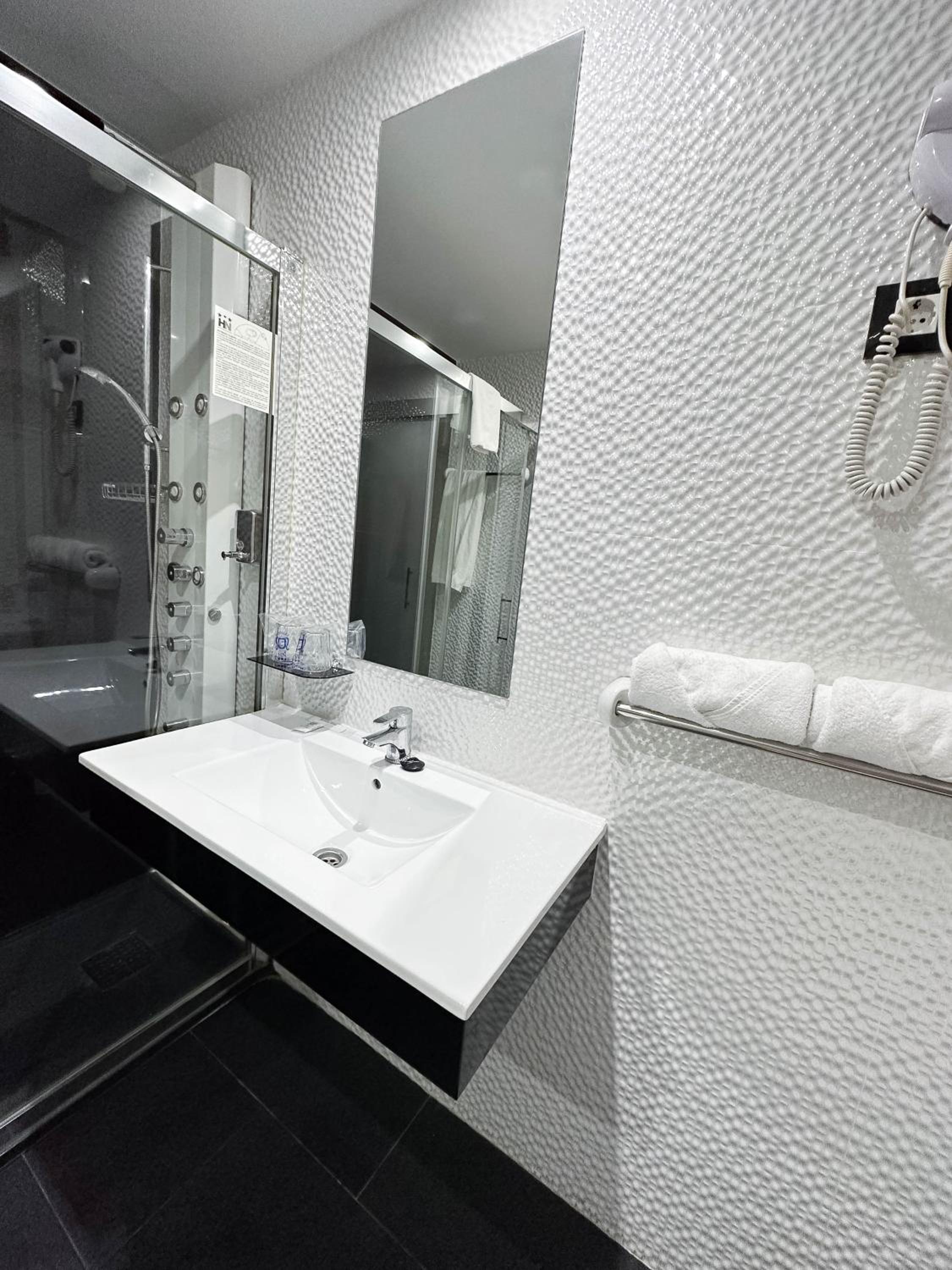 Standard Triple Room - Photo 11