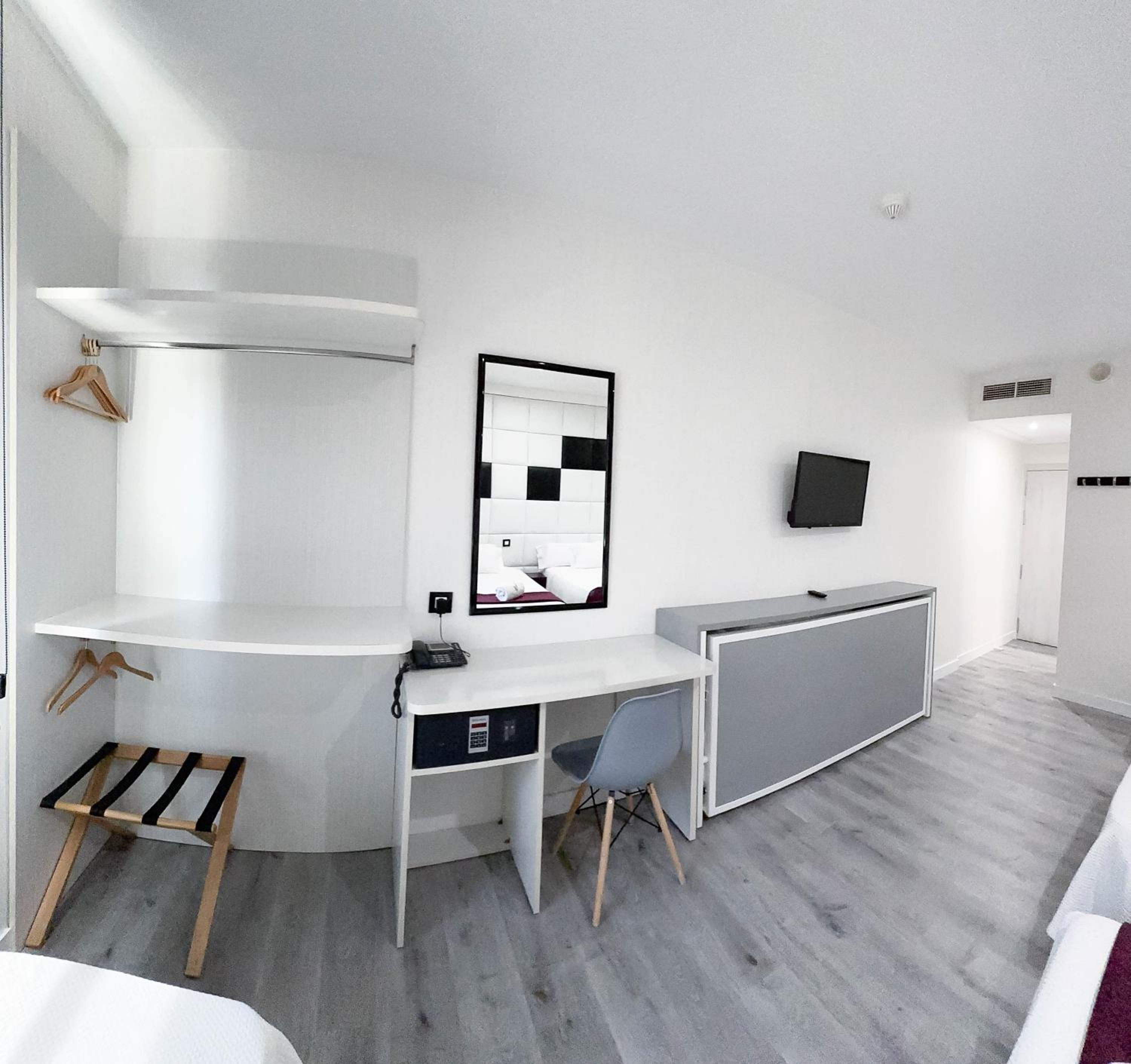 Family Room - Photo 12