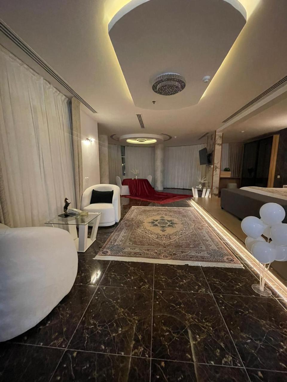 Deluxe Suite with Spa Bath