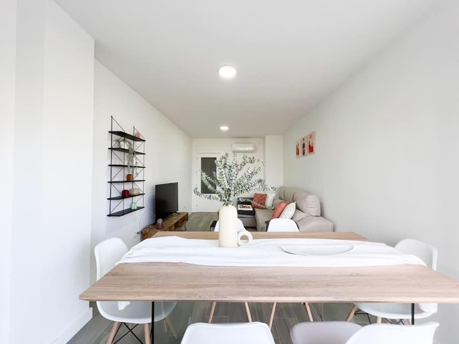 Three-Bedroom Apartment photo 2