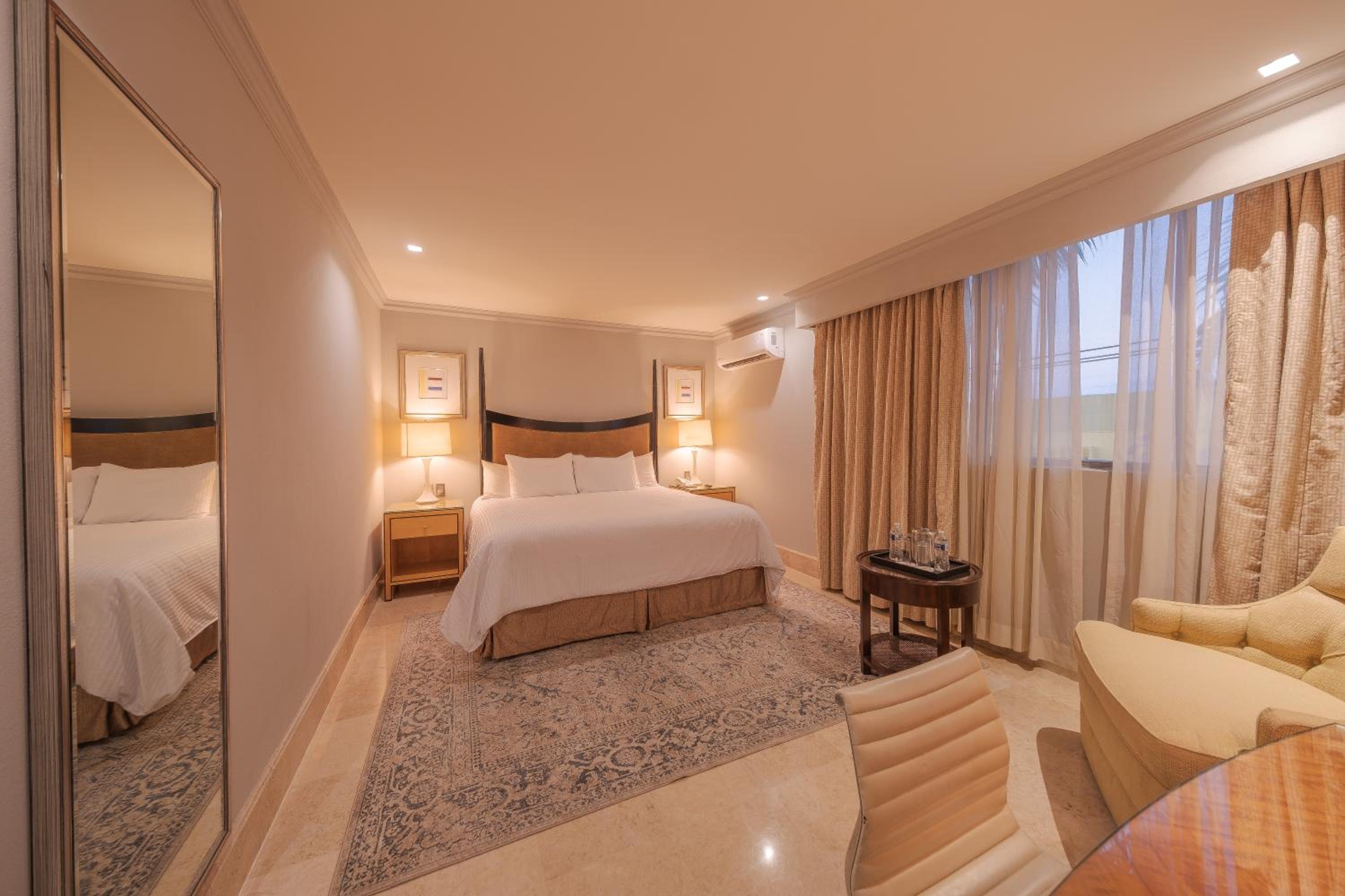 Deluxe King Room photo 3