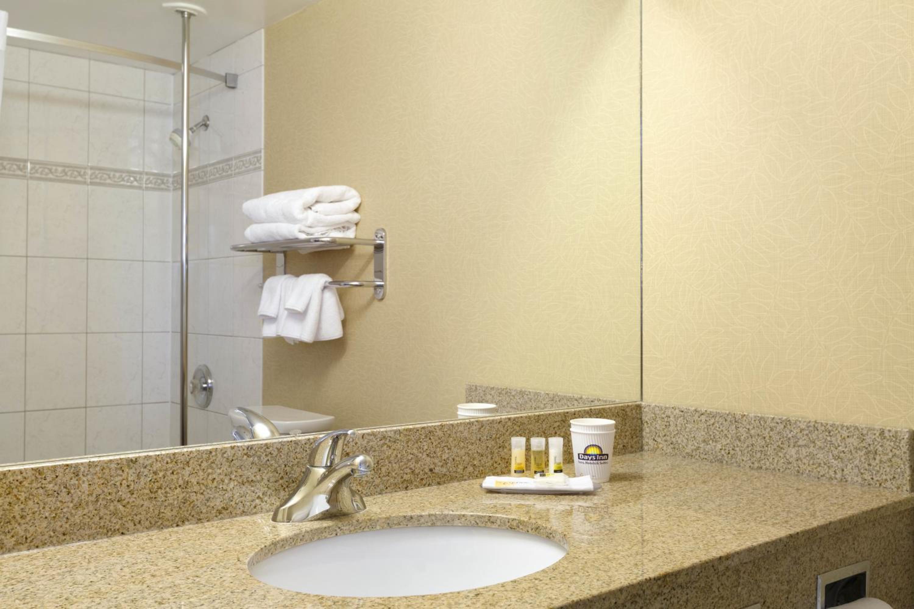 Queen Room - Disability Access/Non-Smoking - Photo 2