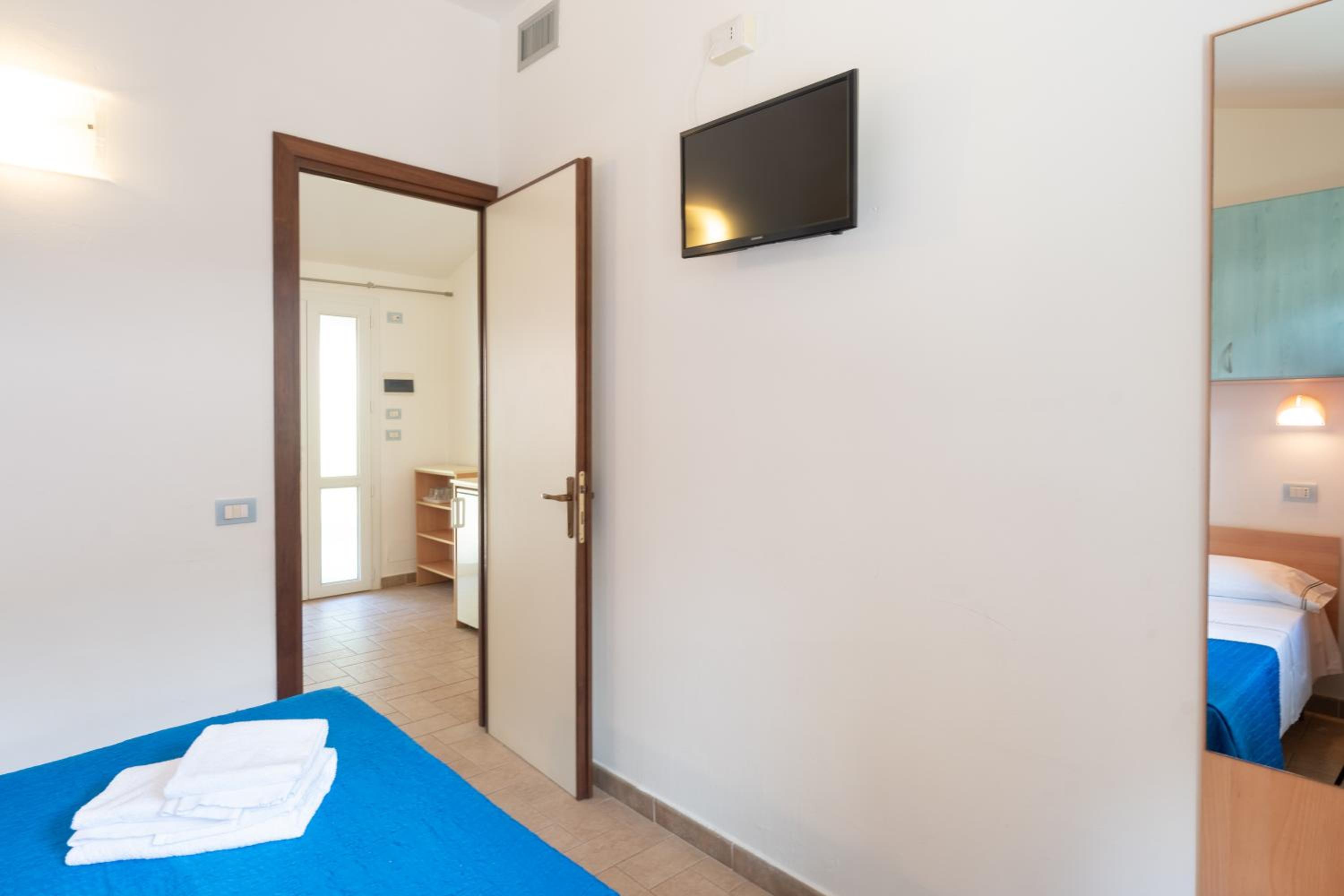Bungalow (4 Adults) photo 2