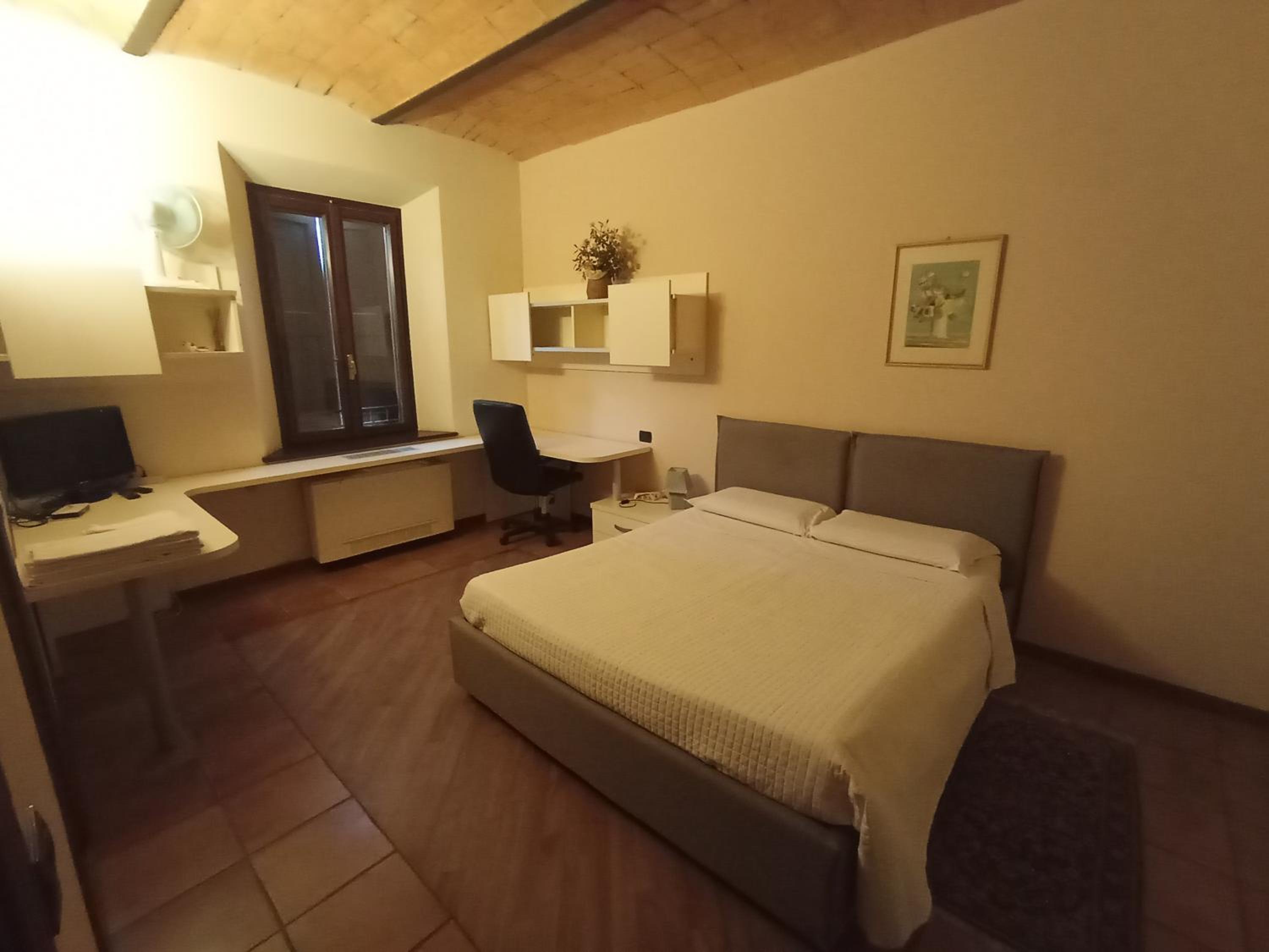 Double Room with Private Bathroom - Photo 1