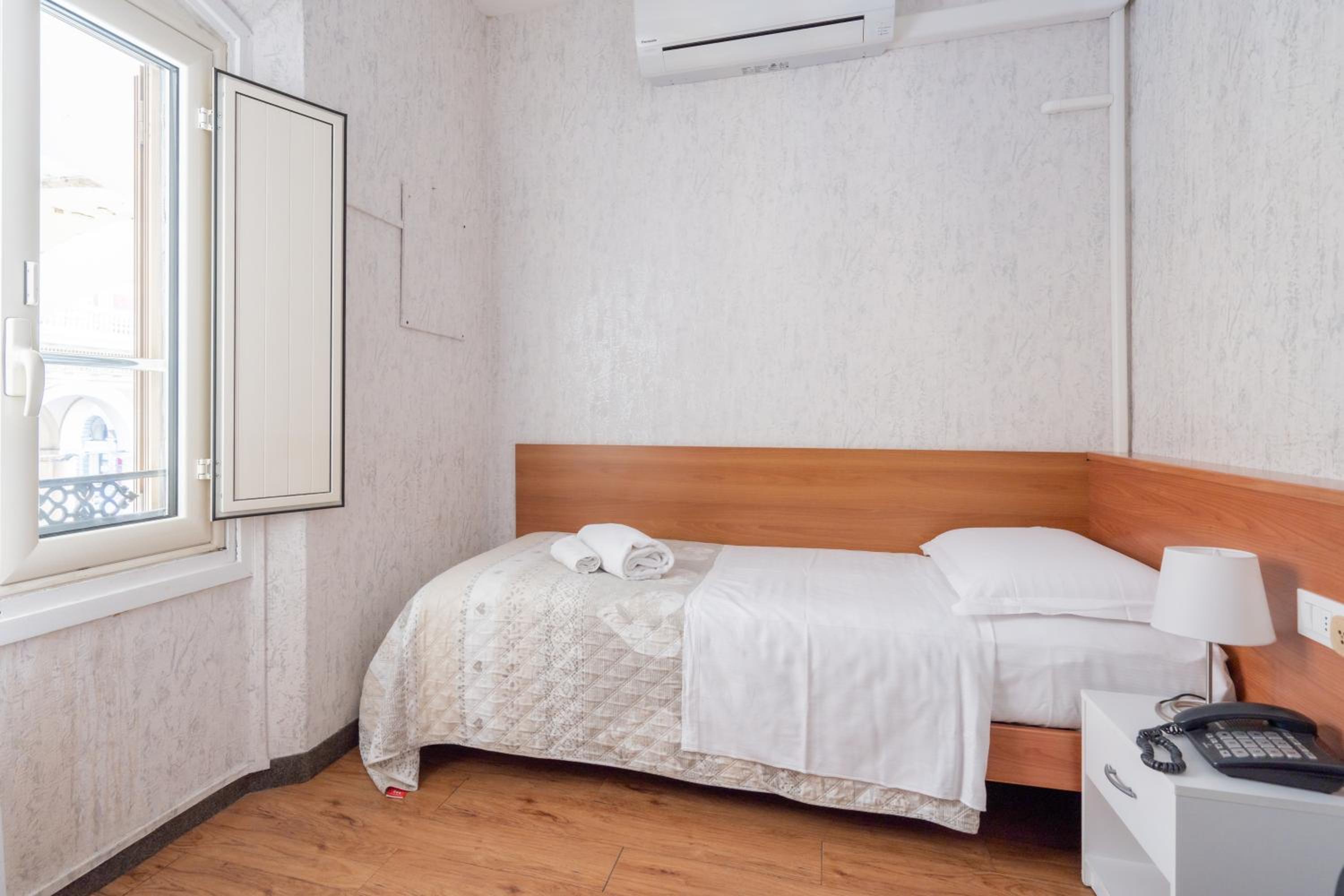 Single Room - Photo 3