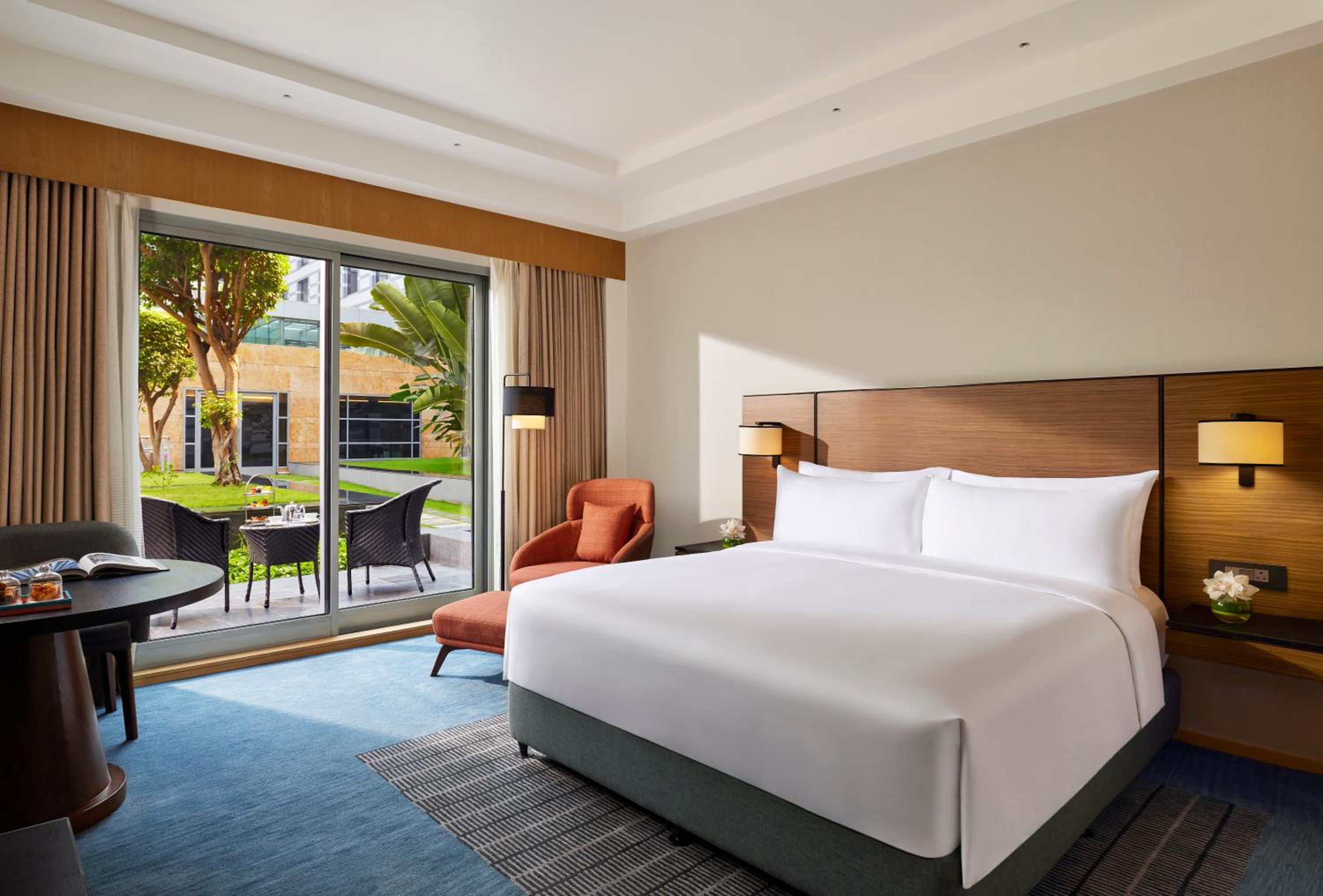 Queen Room With Patio – Club Access