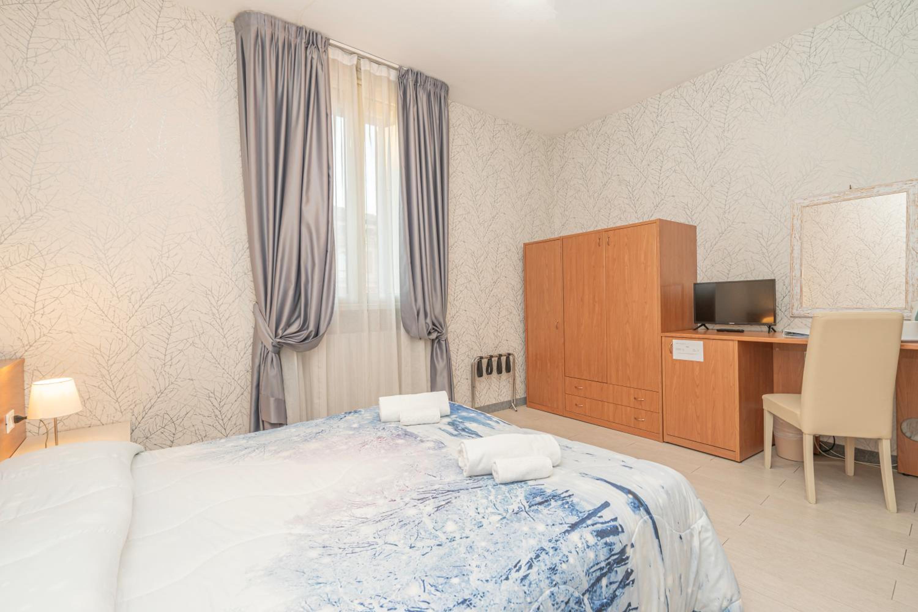 Double or Twin Room - Photo 4