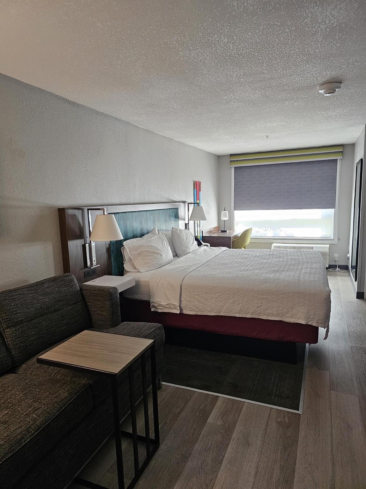 King Room with Sofa Bed - Photo 6