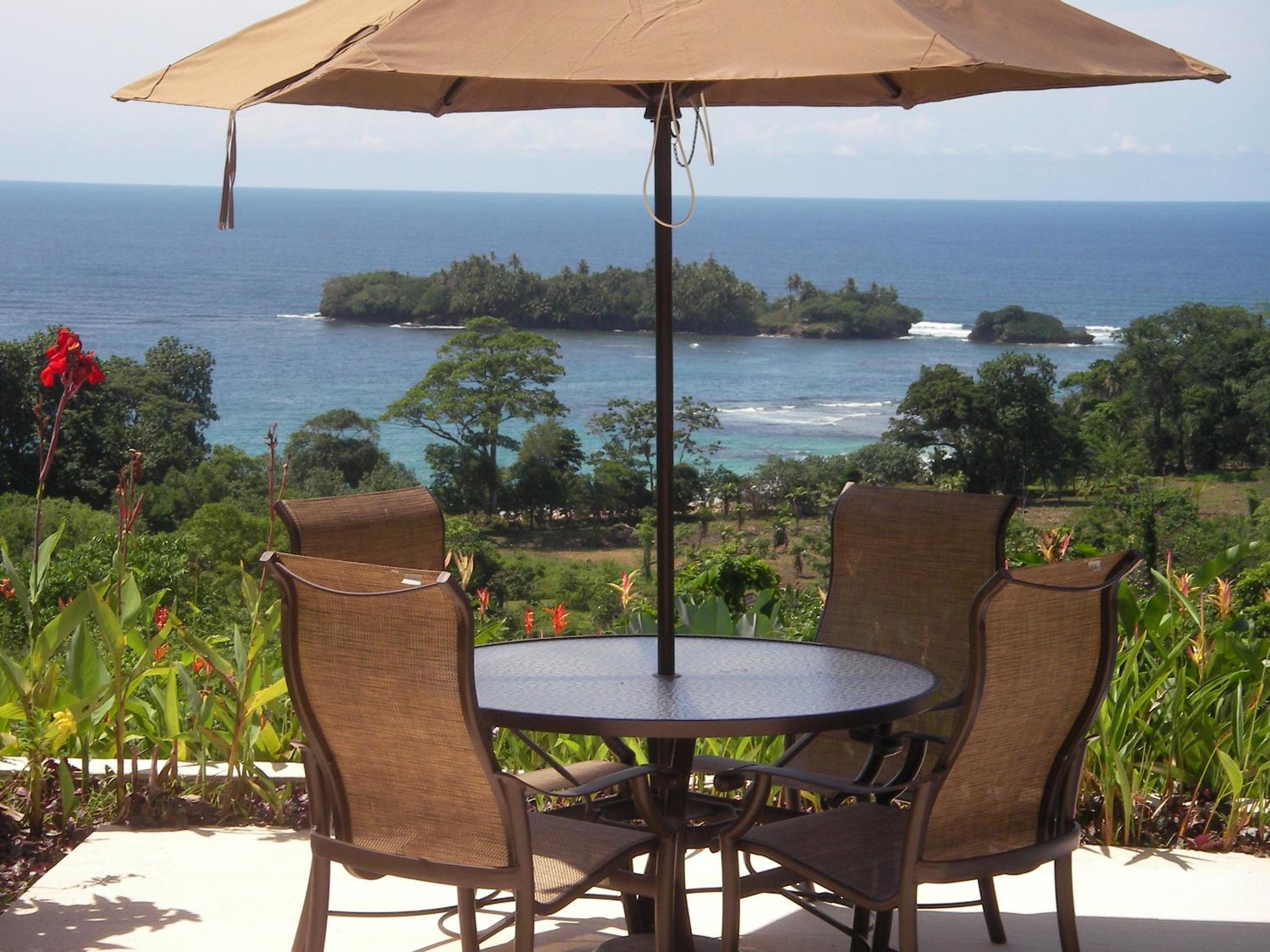 Three-Bedroom Villa photo 3