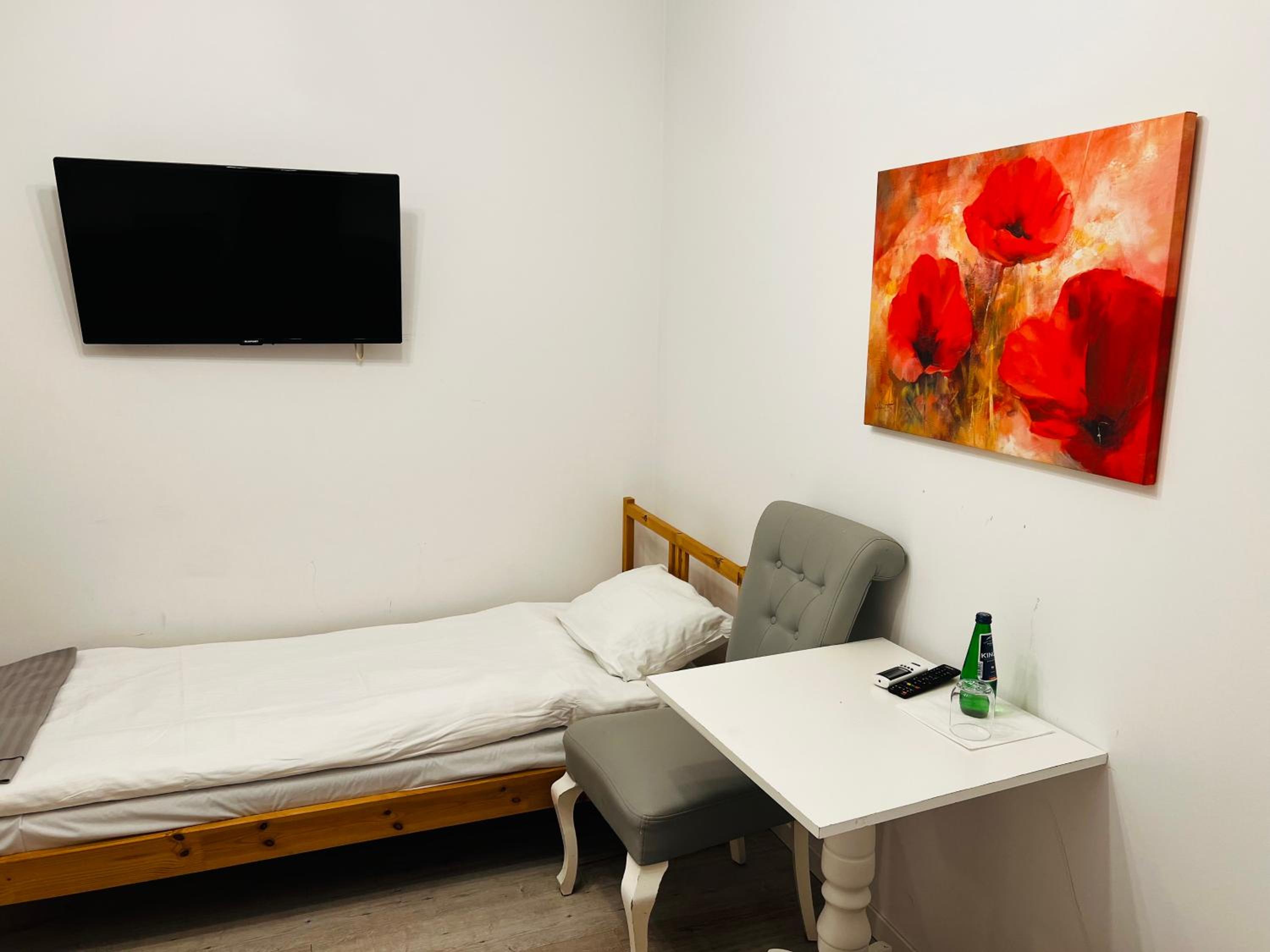 Economy Triple Room photo 1