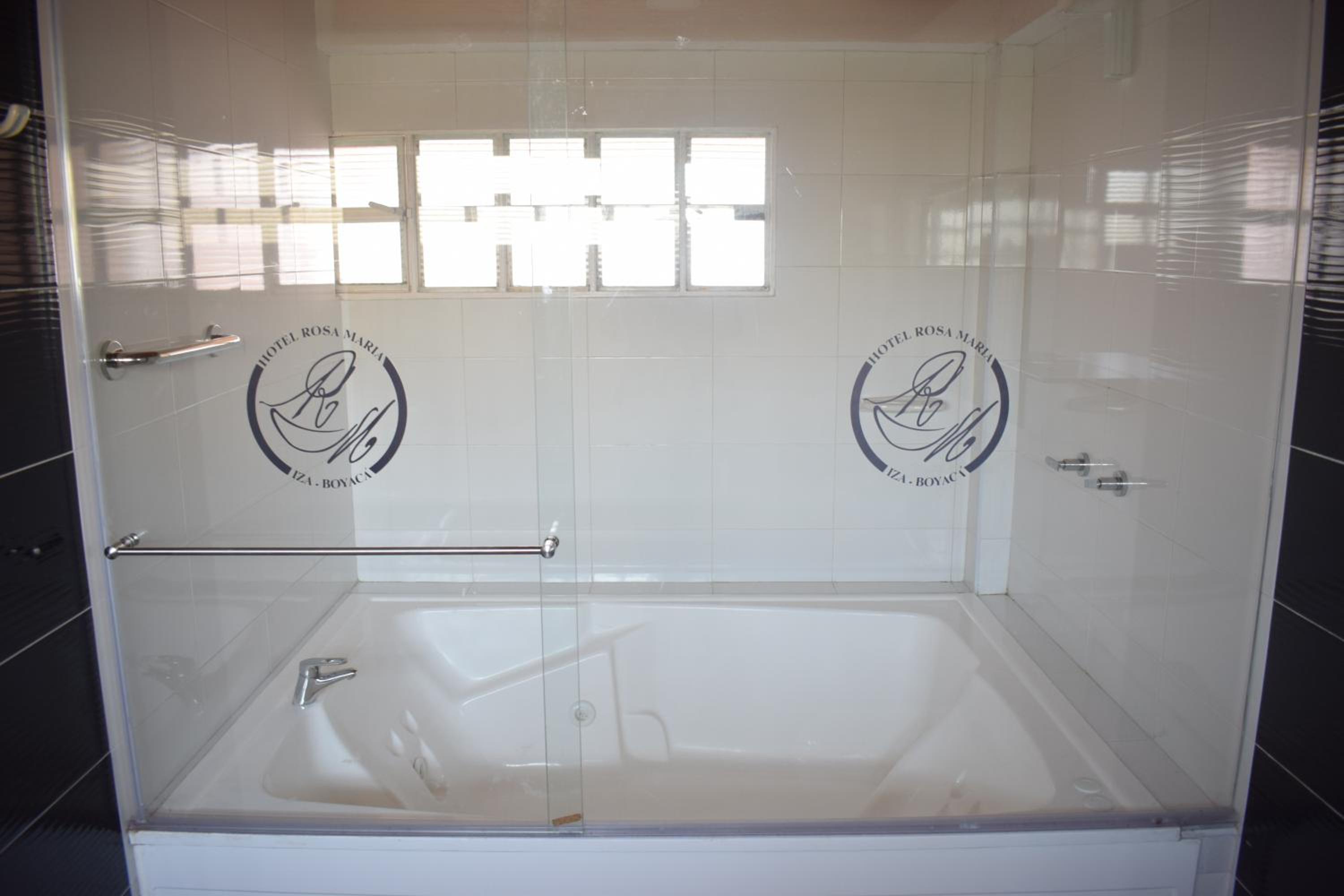 Deluxe Double Room With Bath photo 2