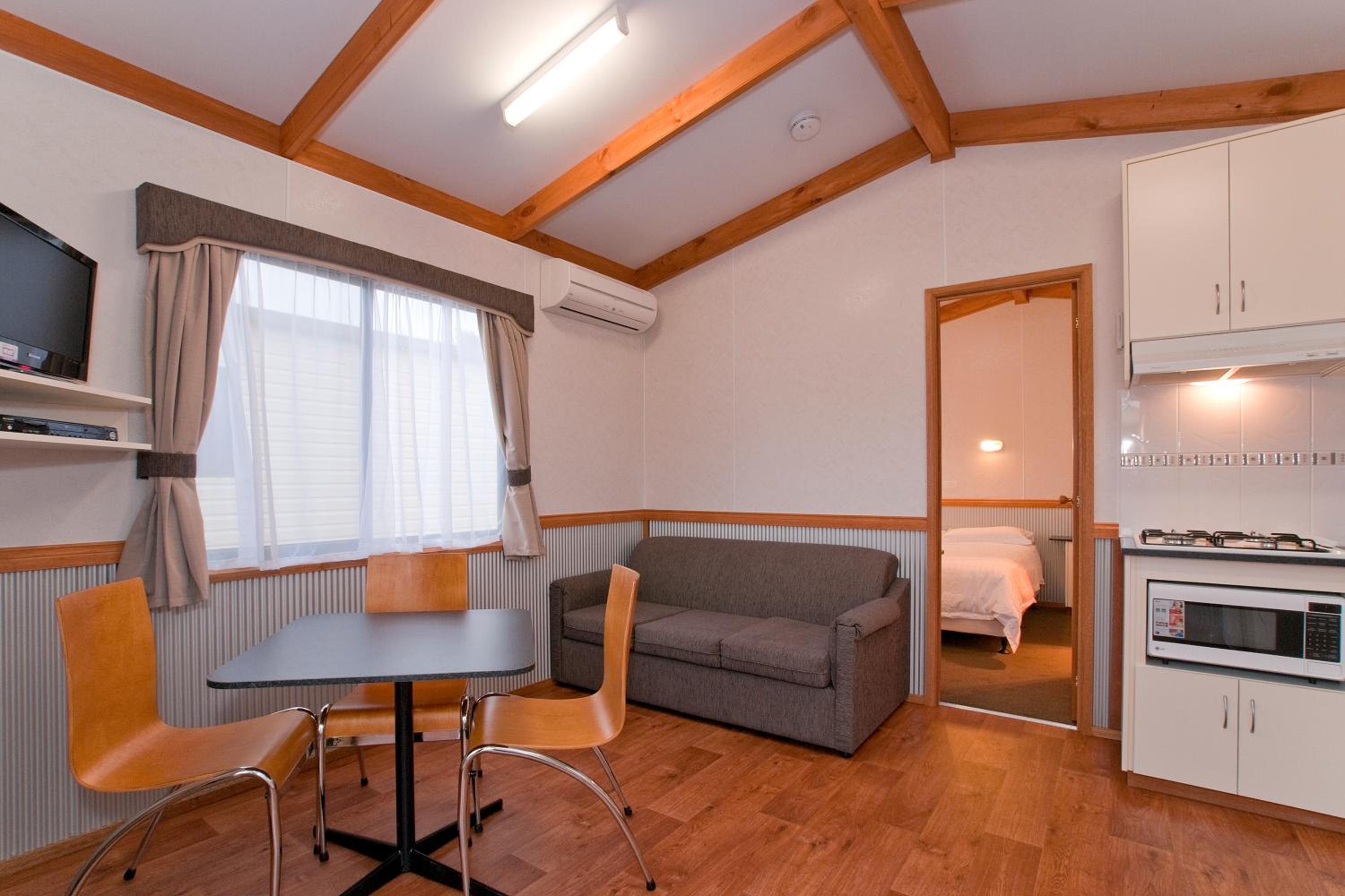 Deluxe One-Bedroom Cabin