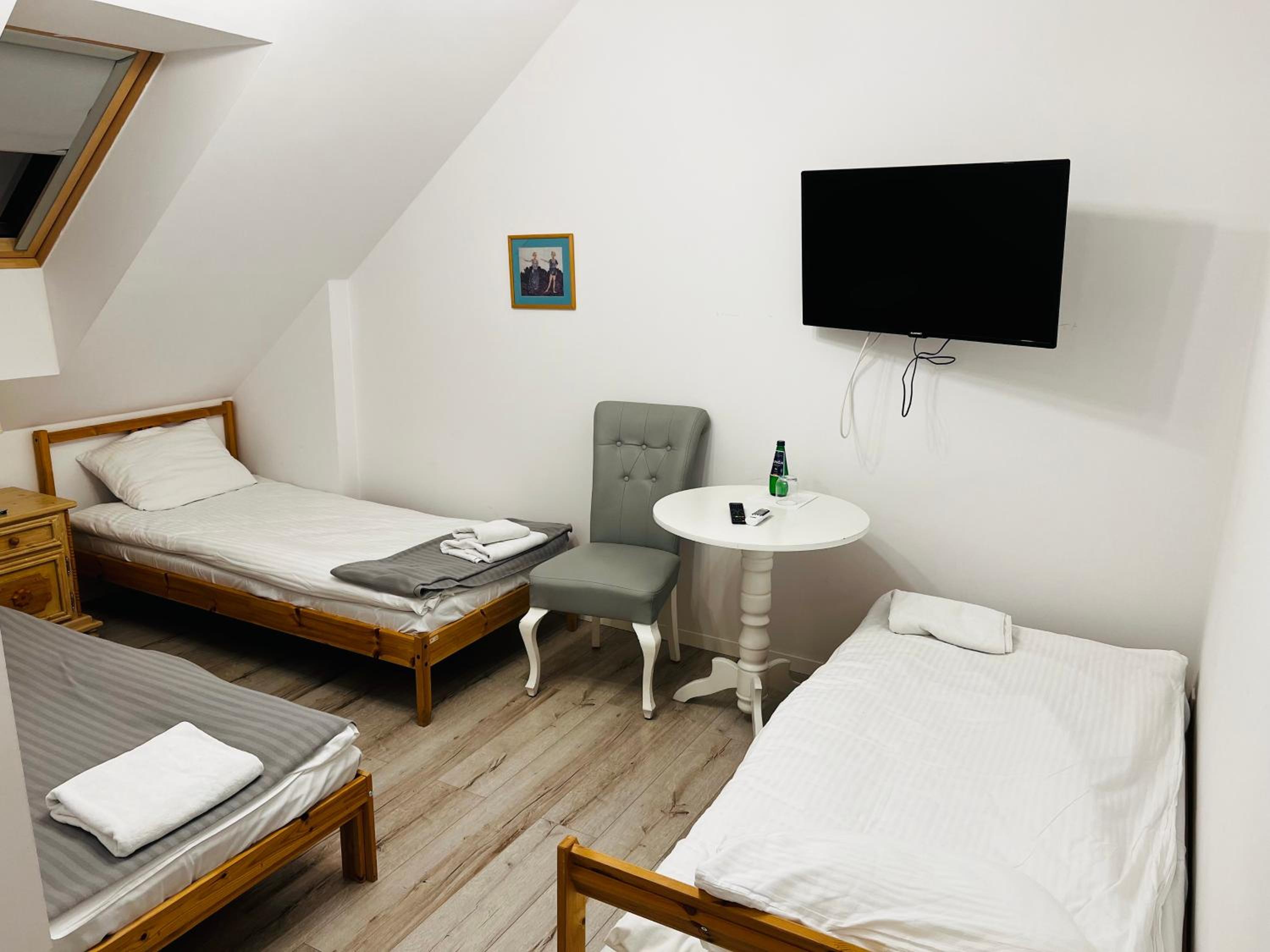 Economy Triple Room photo 1