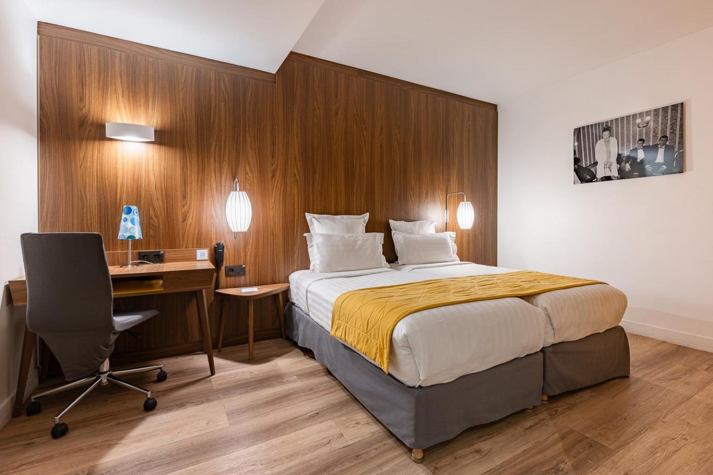 Superior Twin Room with Roll-In Shower - Disability Access/Ground Floor photo 1