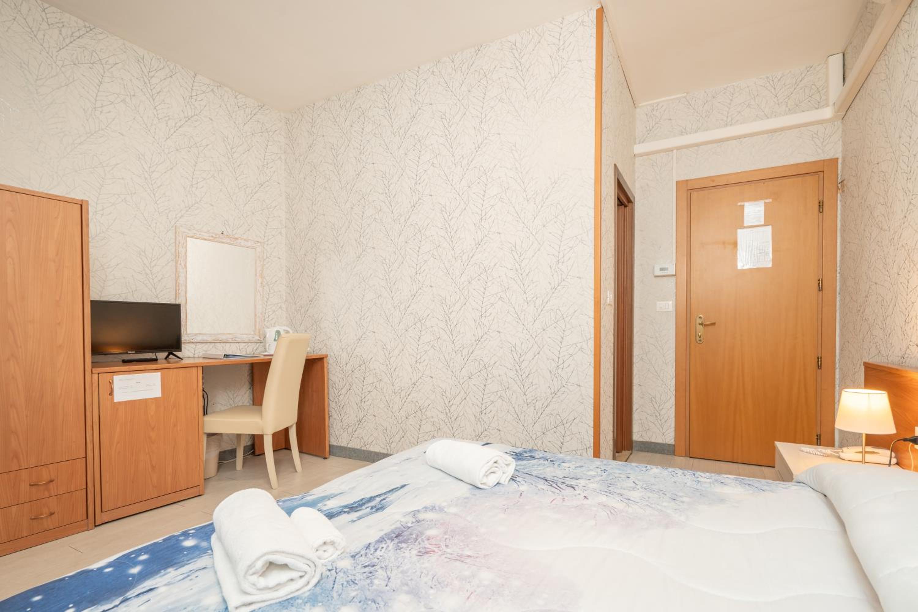 Double or Twin Room - Photo 2