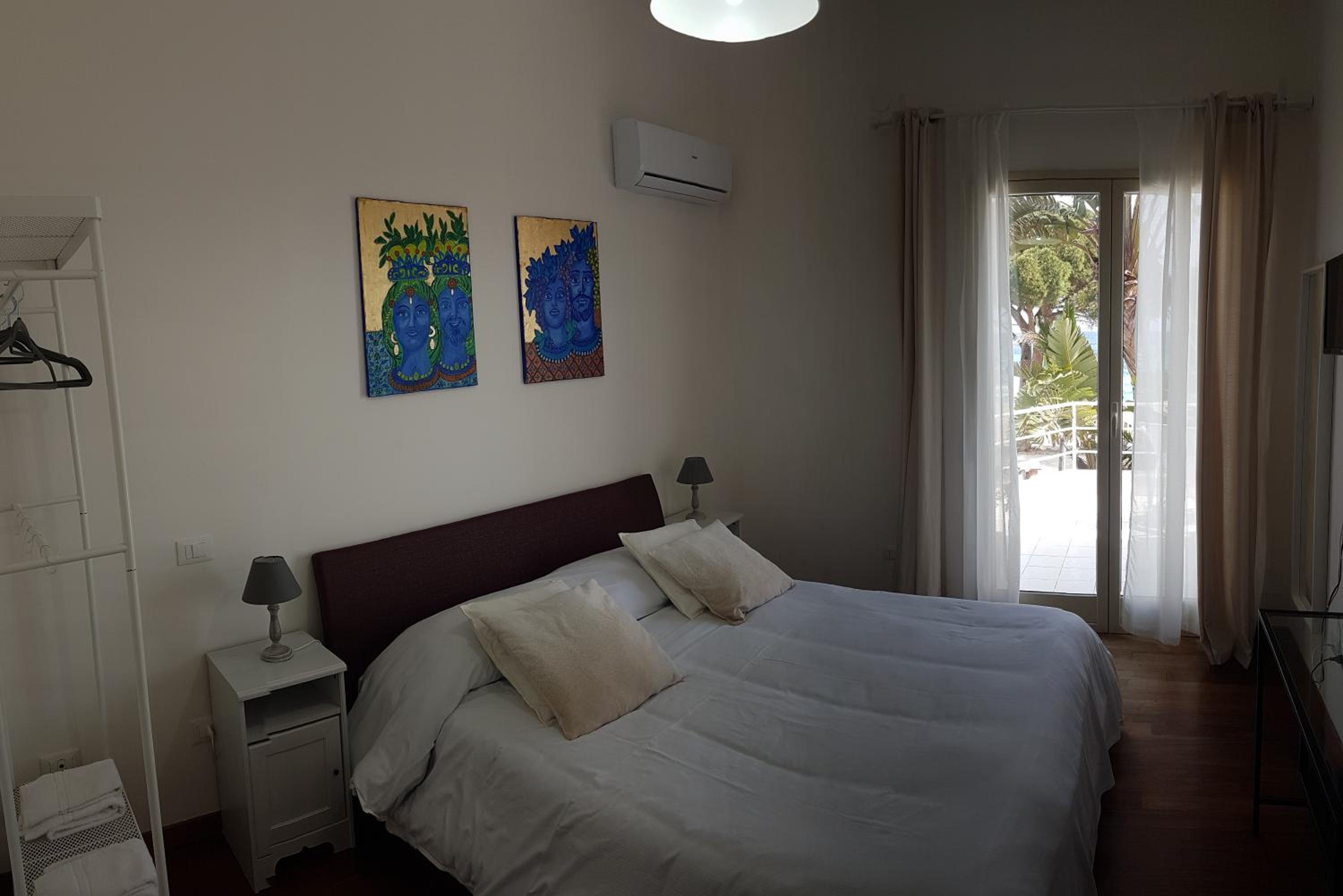 Double Room with Sea View - Photo 1