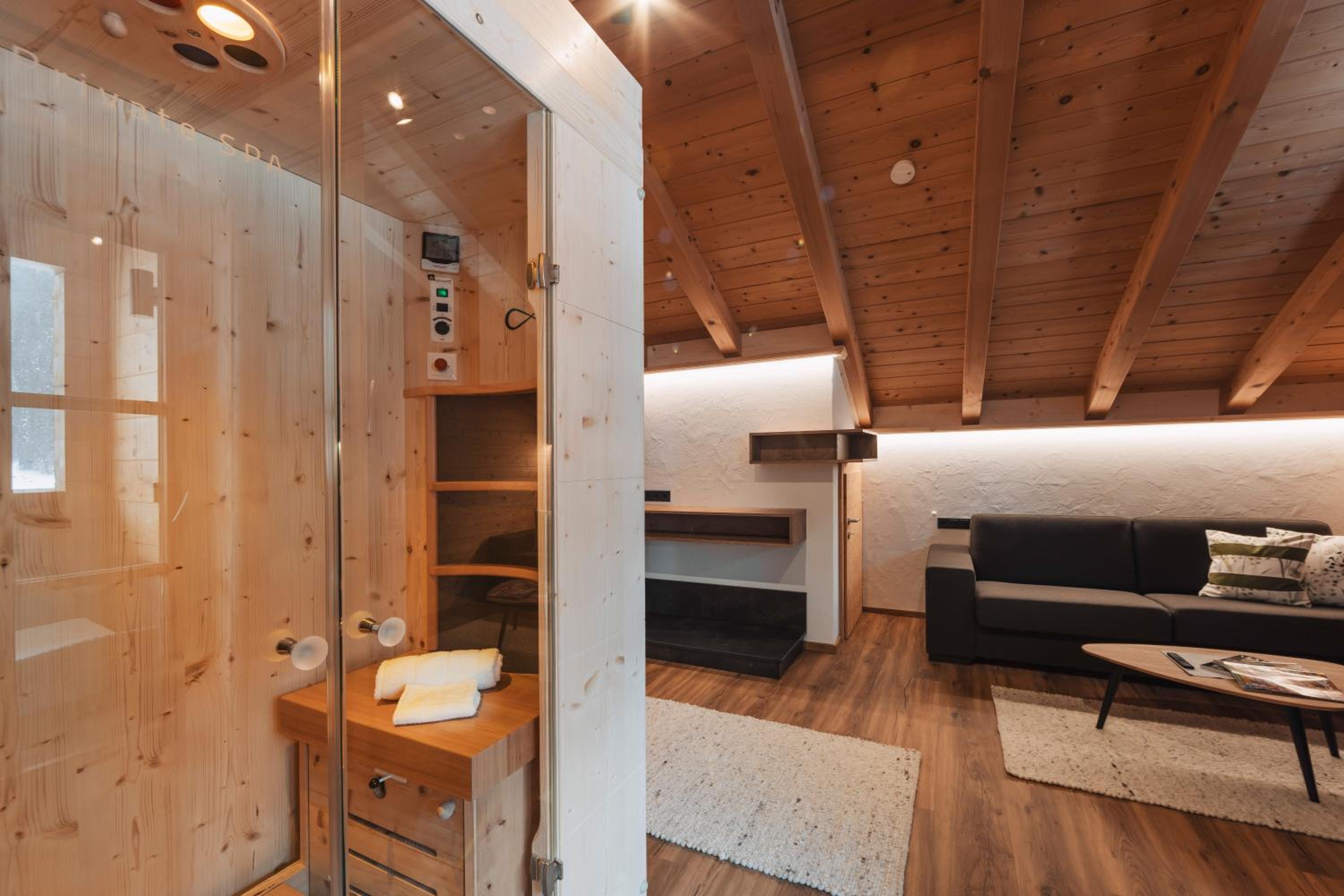 Two-Bedroom Apartment with Balcony photo 3