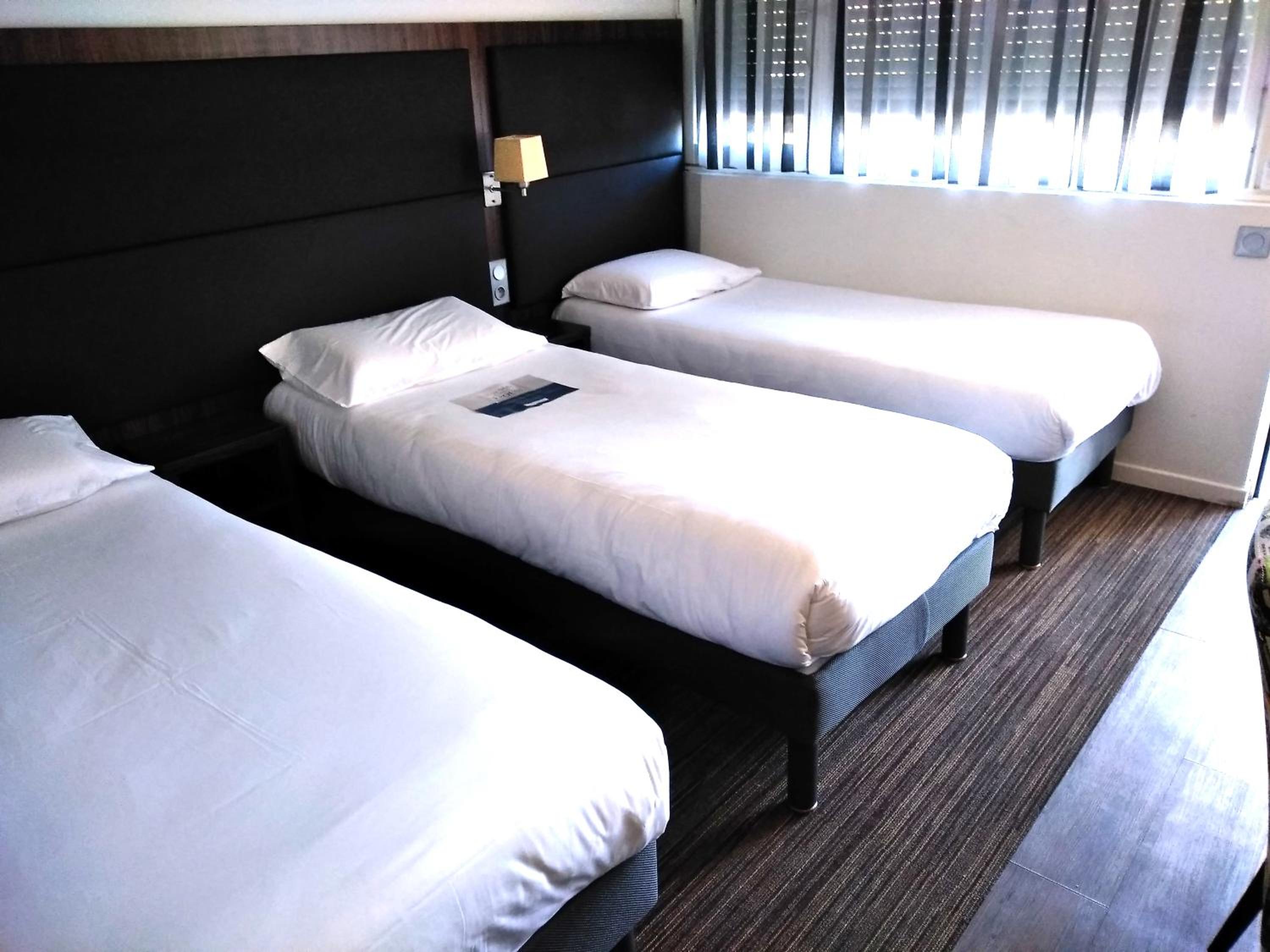 Standard Room - 3 Single Beds - Photo 1