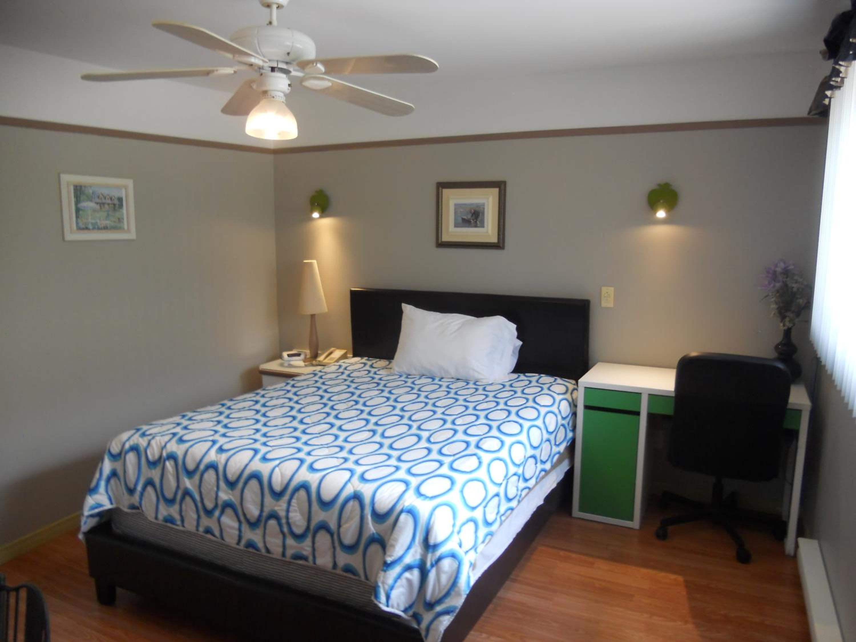 Deluxe Queen Room with Garden View photo 1