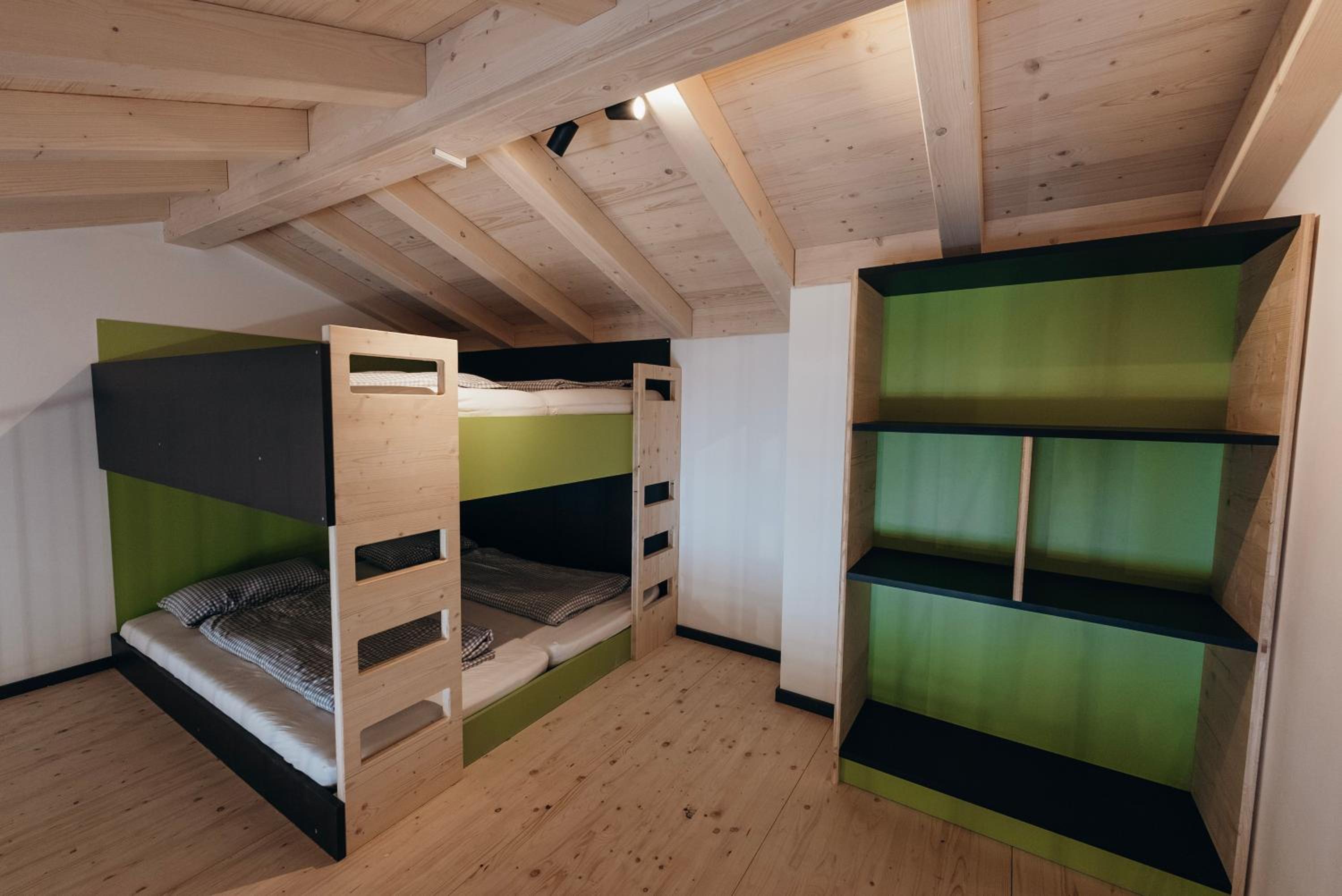 8-Bed Mixed Dormitory Room photo 1