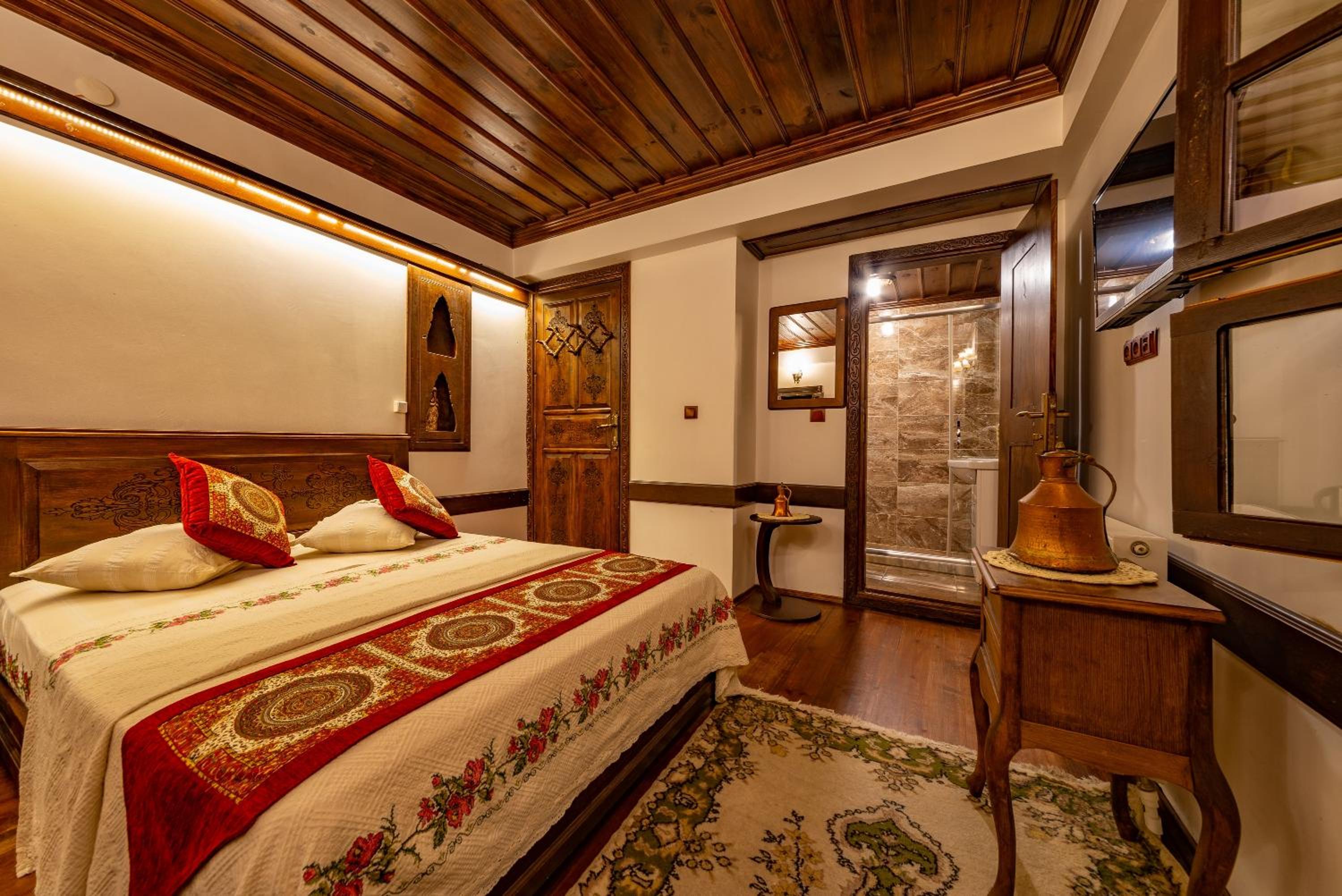 Double or Twin Room with City View photo 3