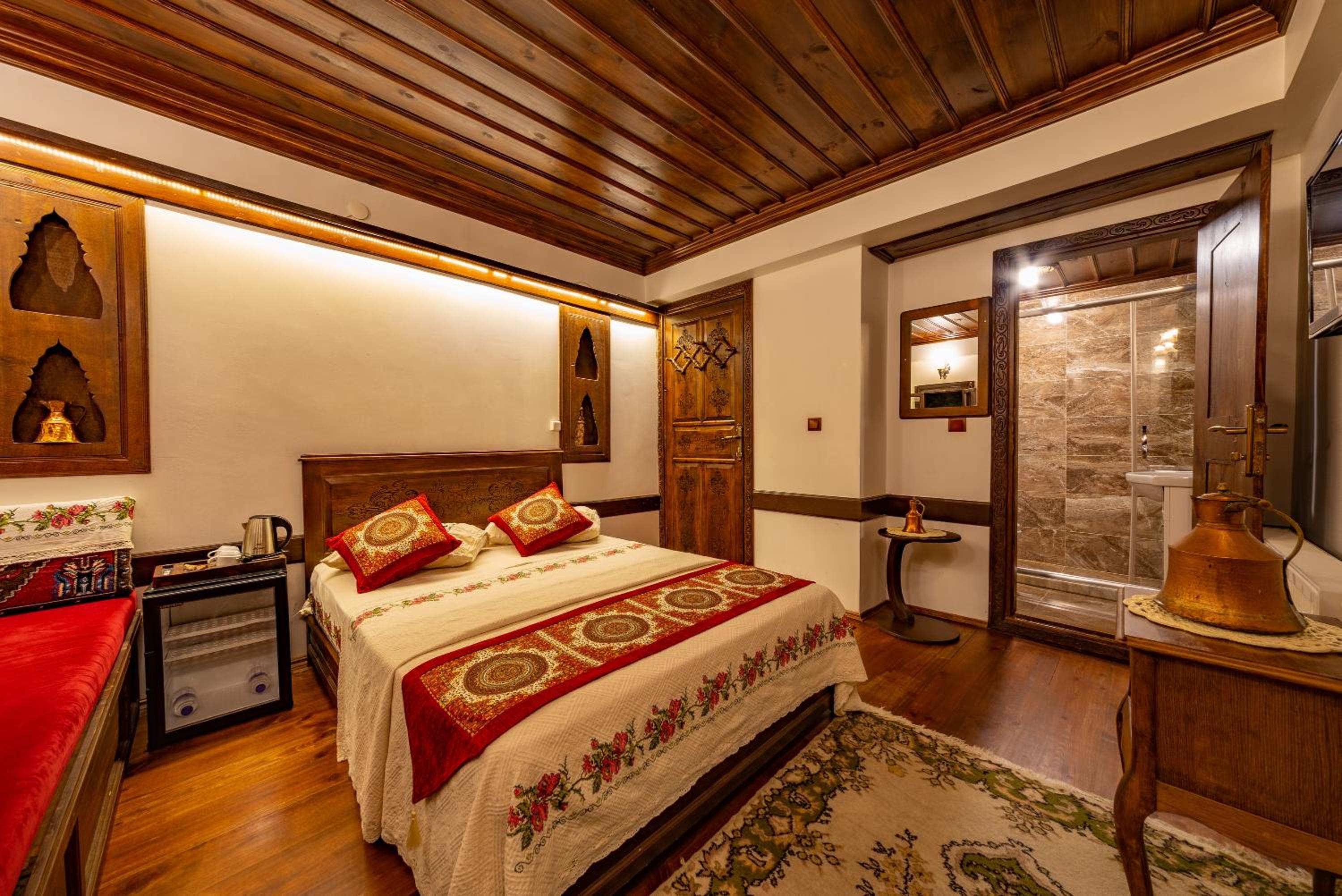 Double or Twin Room with City View photo 2
