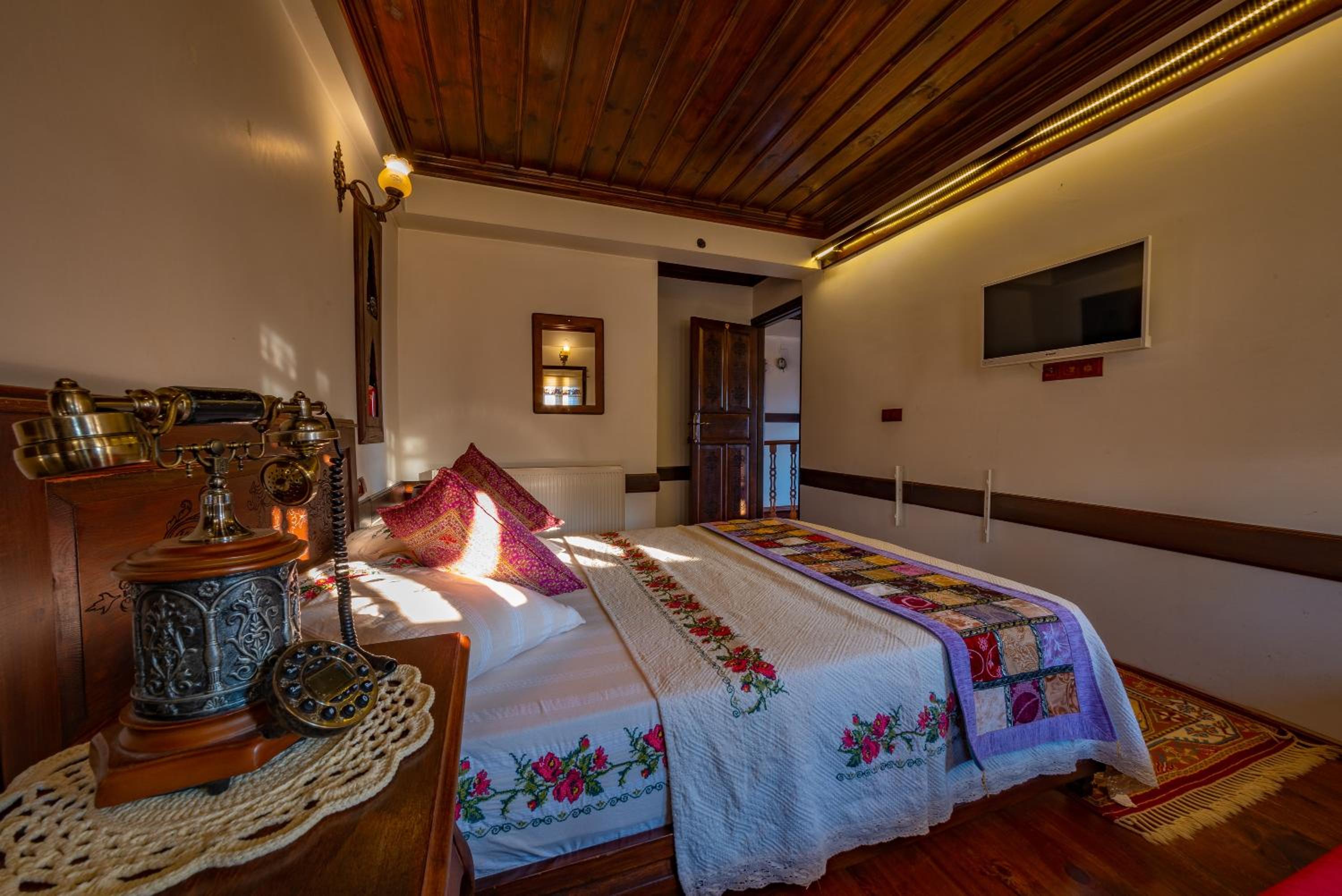 Double or Twin Room with City View photo 3