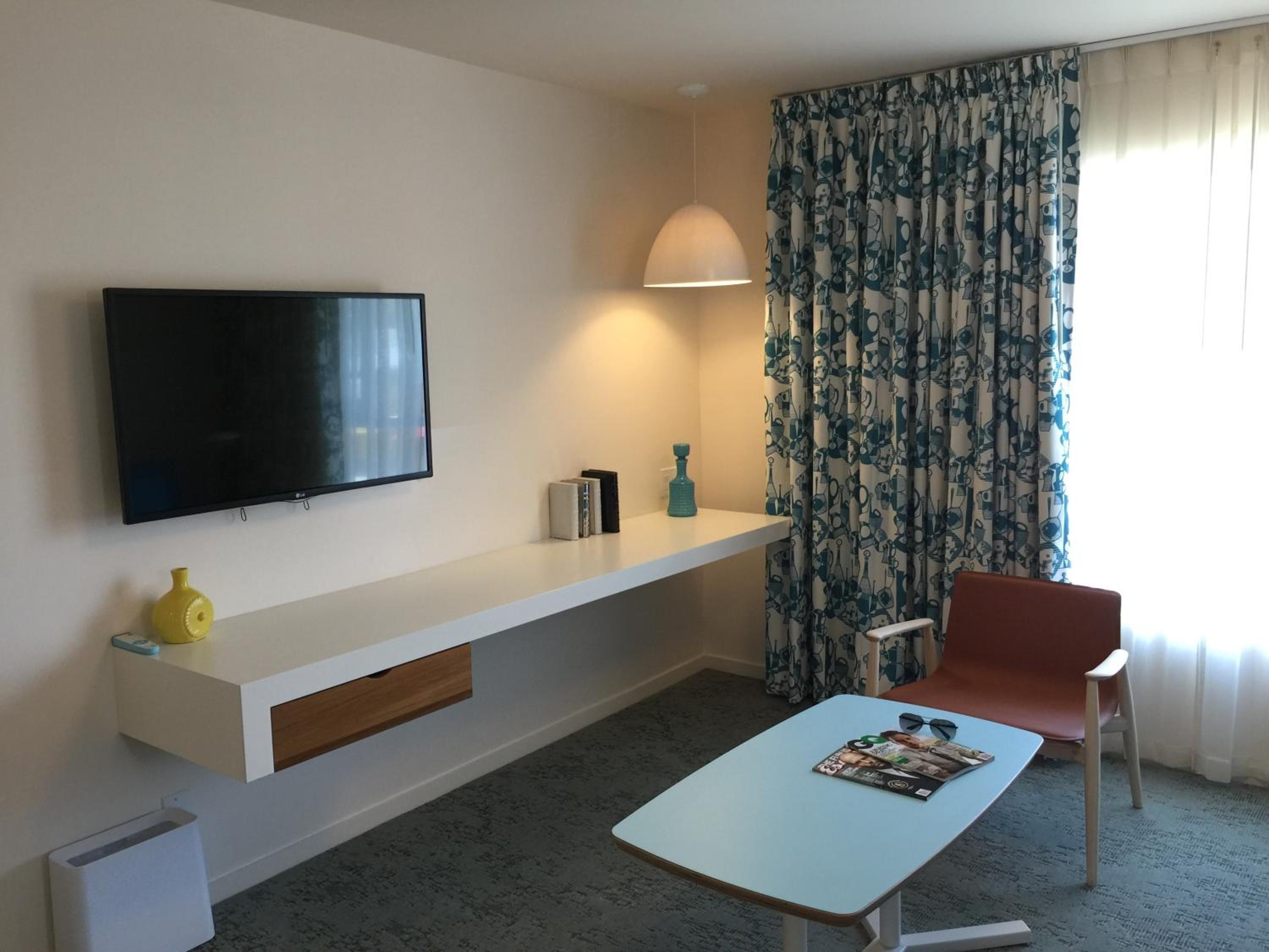Corner Suite thumbnail 5
