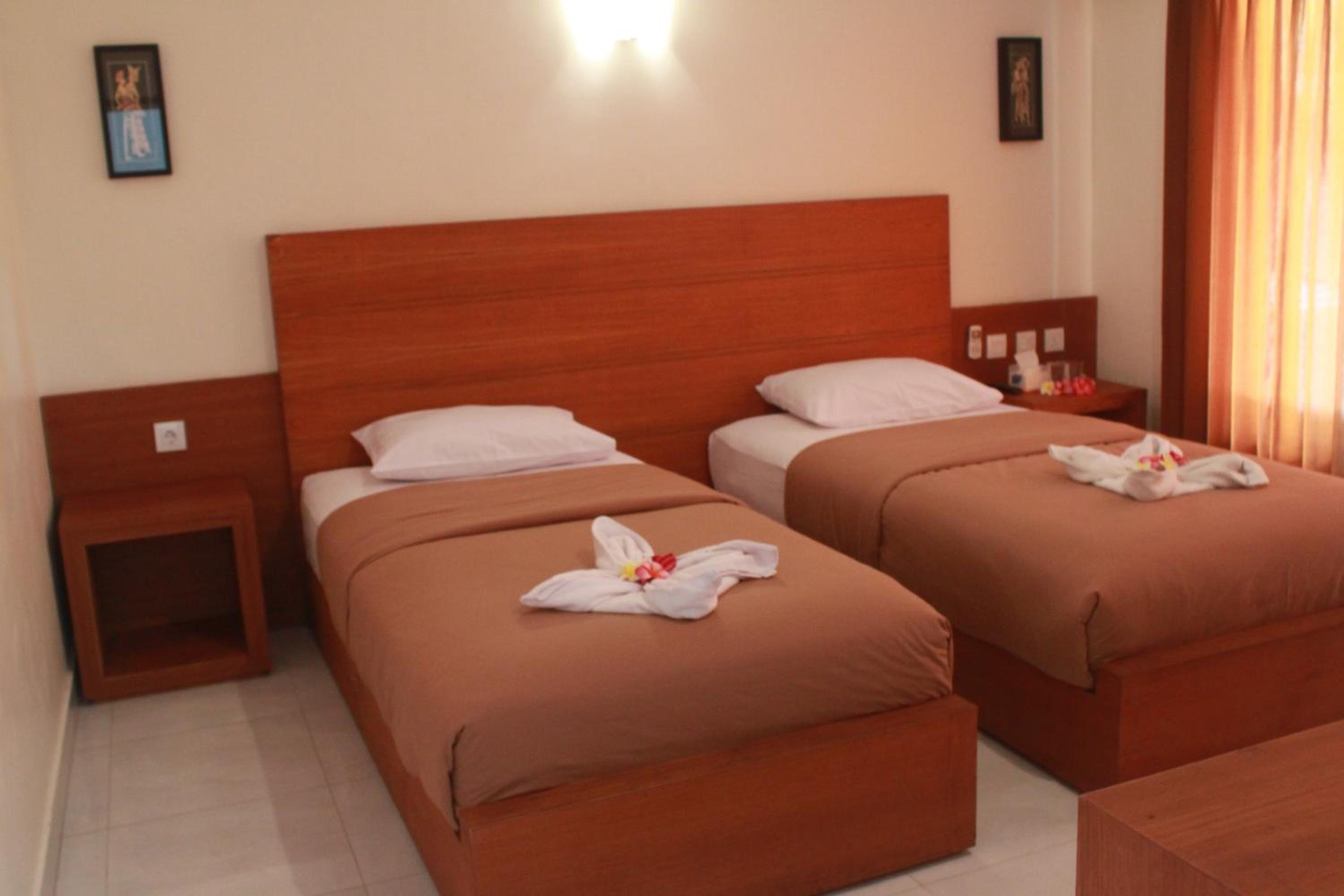 Superior Double or Twin Room with Pool View photo 3