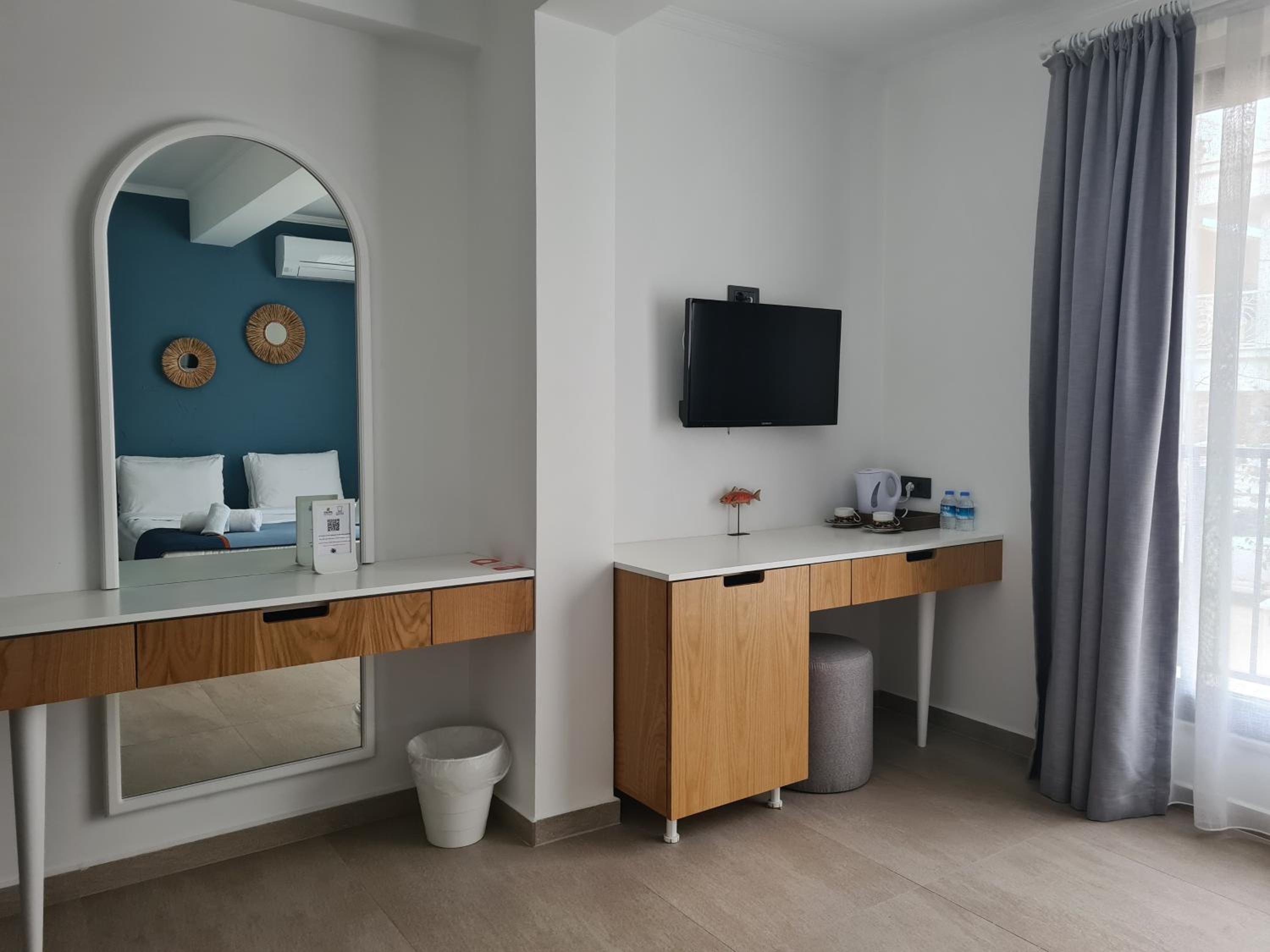 Standard Double Room thumbnail 5