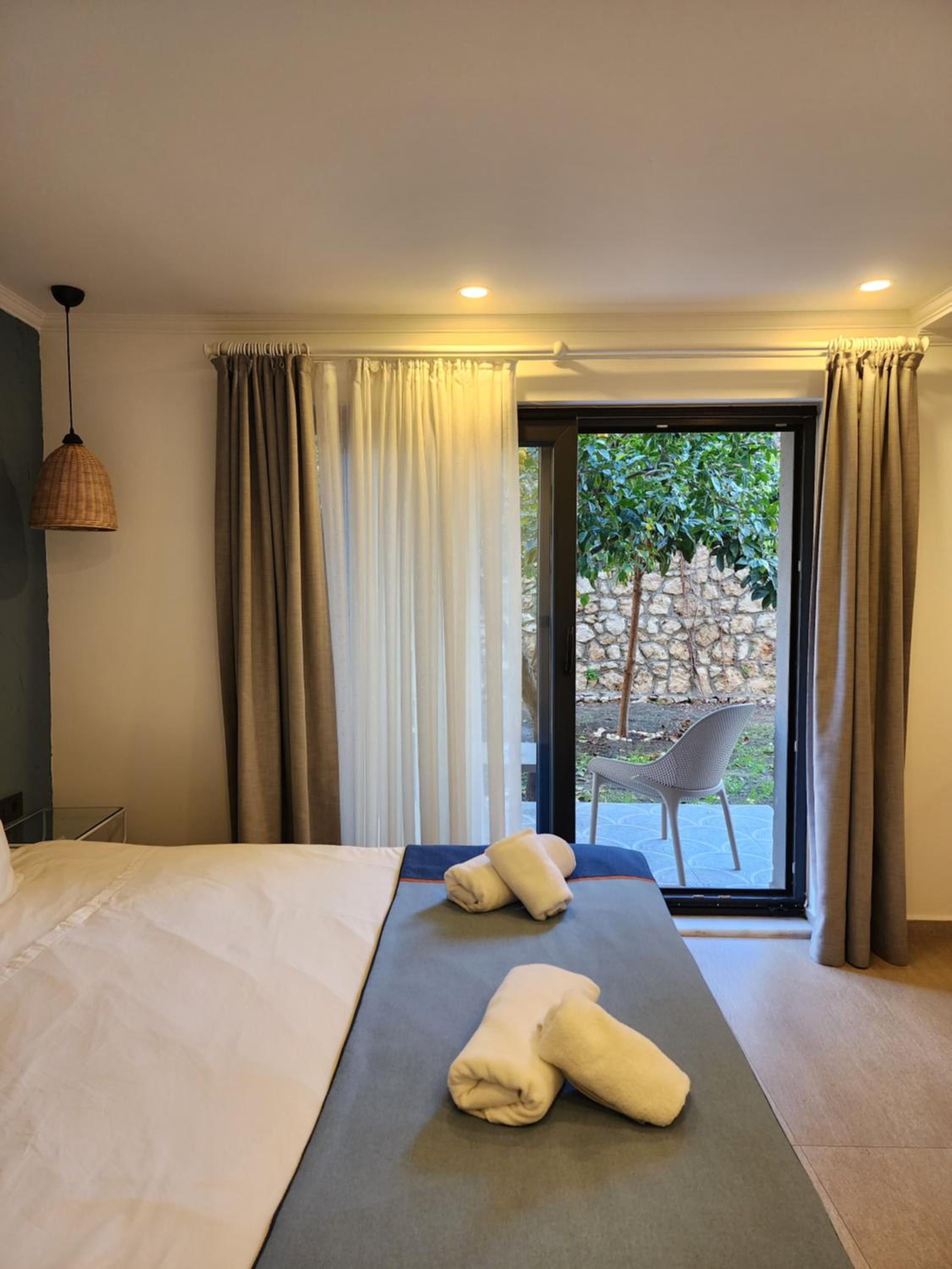 Double Room with Terrace thumbnail 6