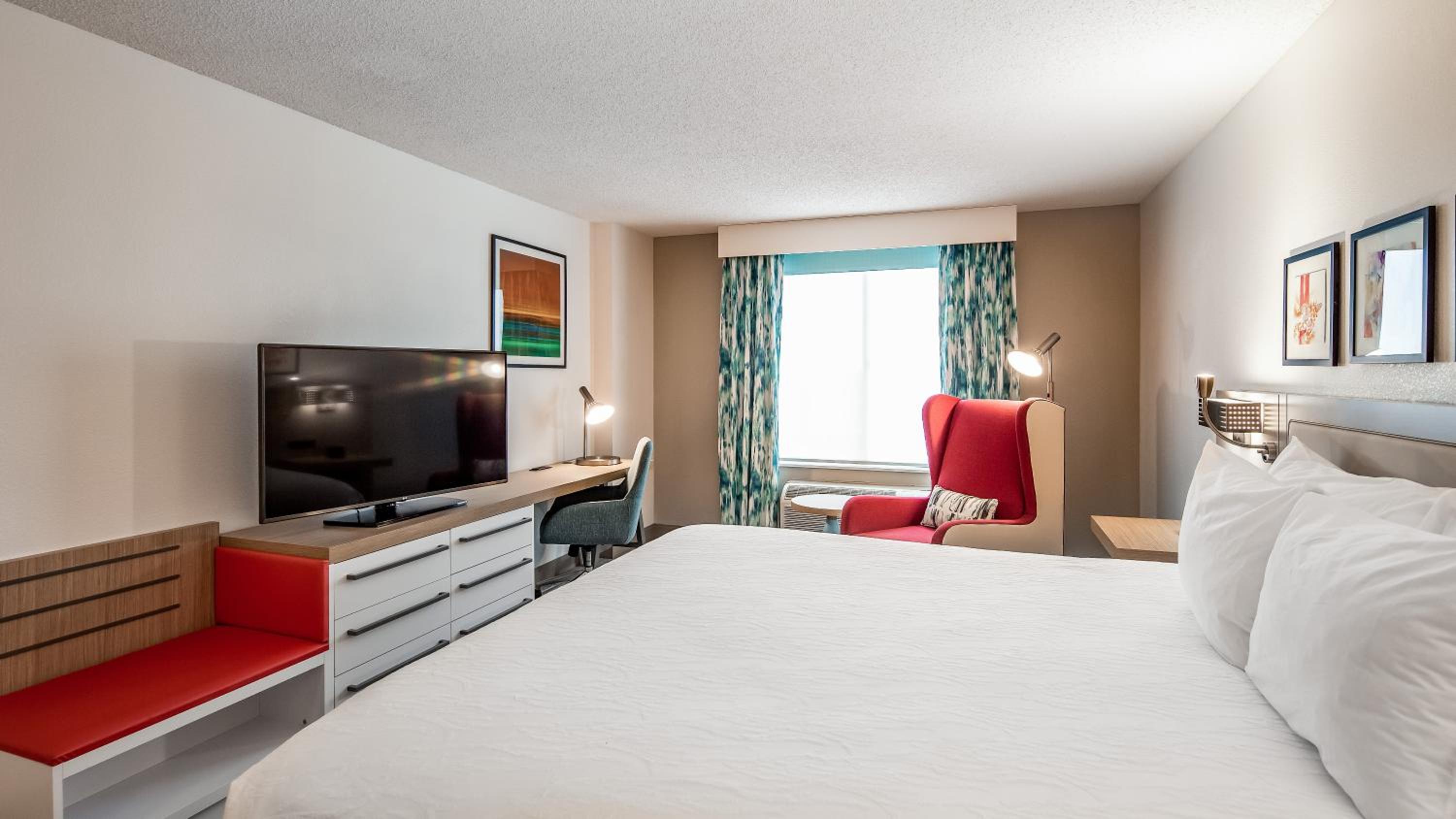 King Room at Hilton Garden Inn Denver Airport in Aurora