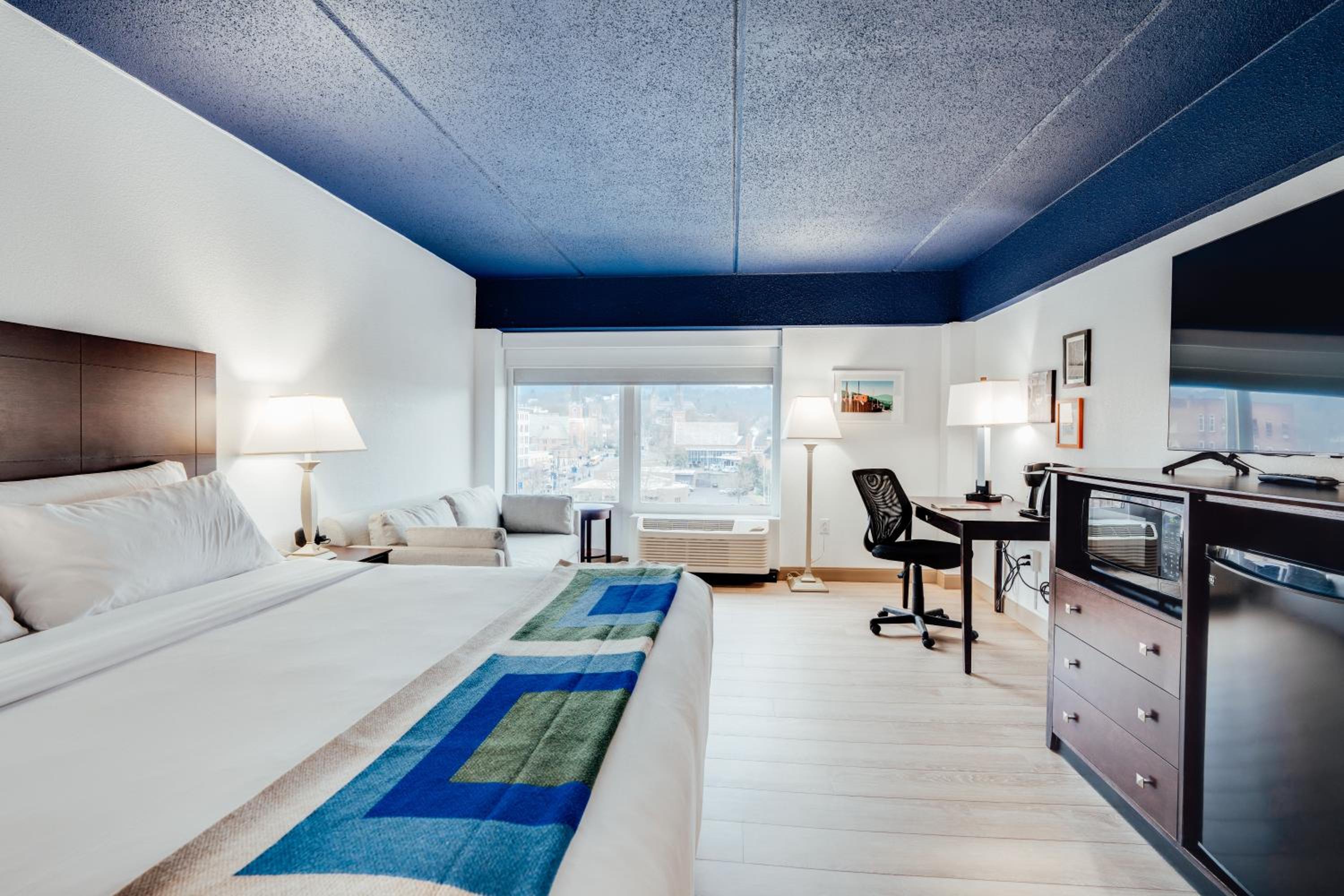 King Room - Non-Smoking - Photo 1