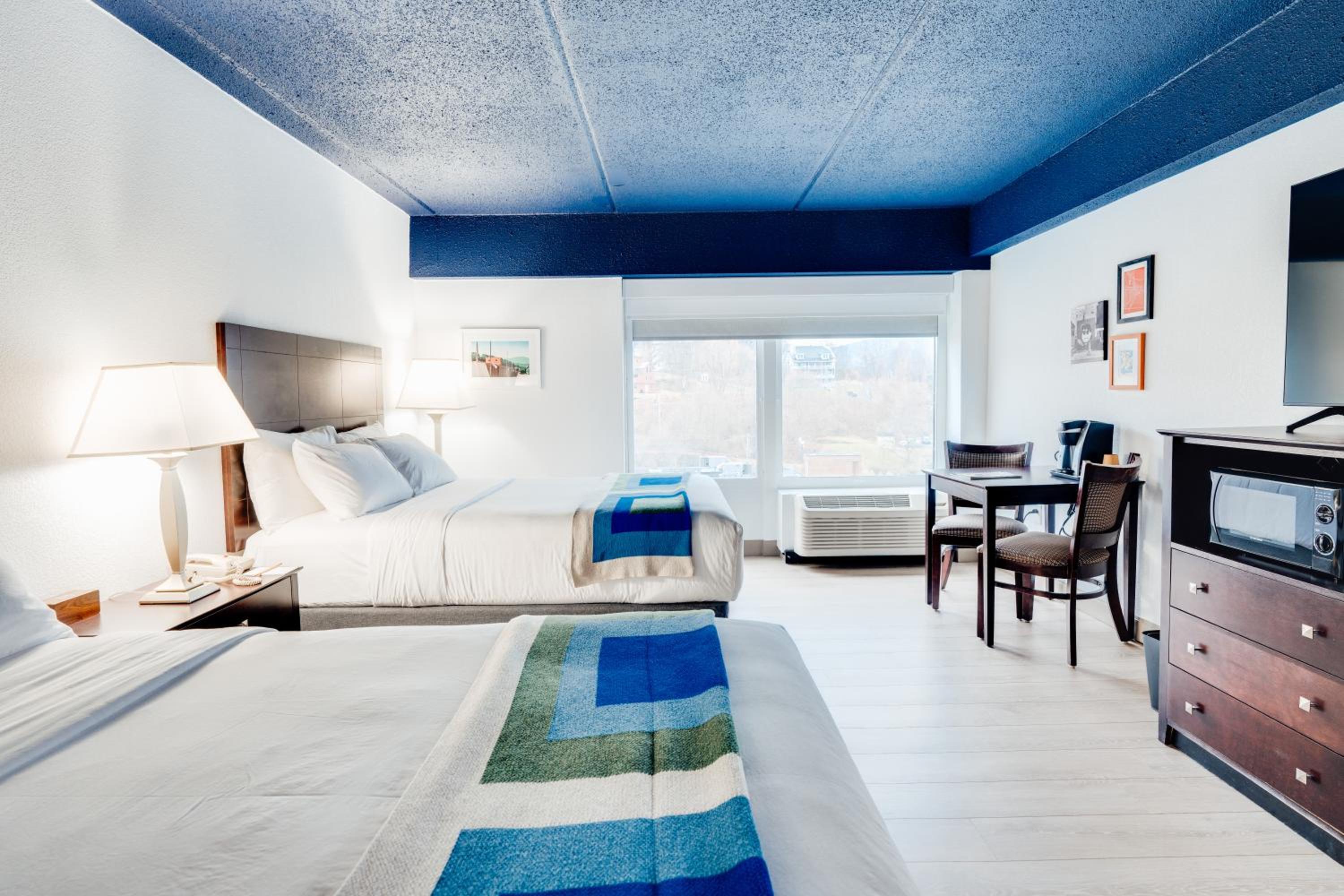 Quadruple Room with Two Queen Beds - Disability Access/Non Smoking - Photo 1