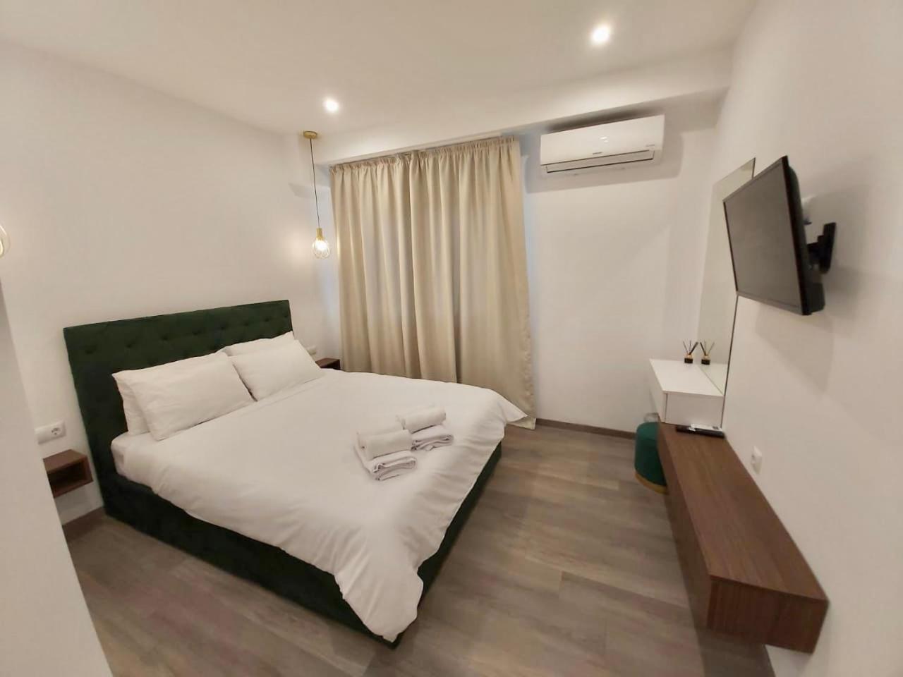 Deluxe Queen Suite photo 1
