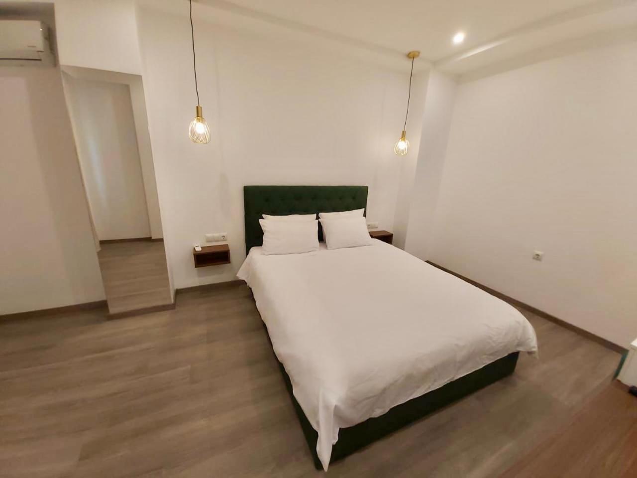 Deluxe King Suite photo 1