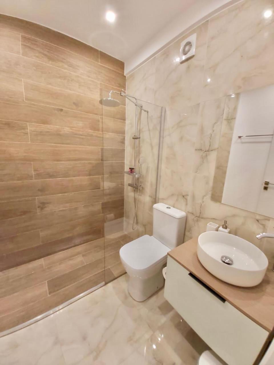 Deluxe King Suite photo 3