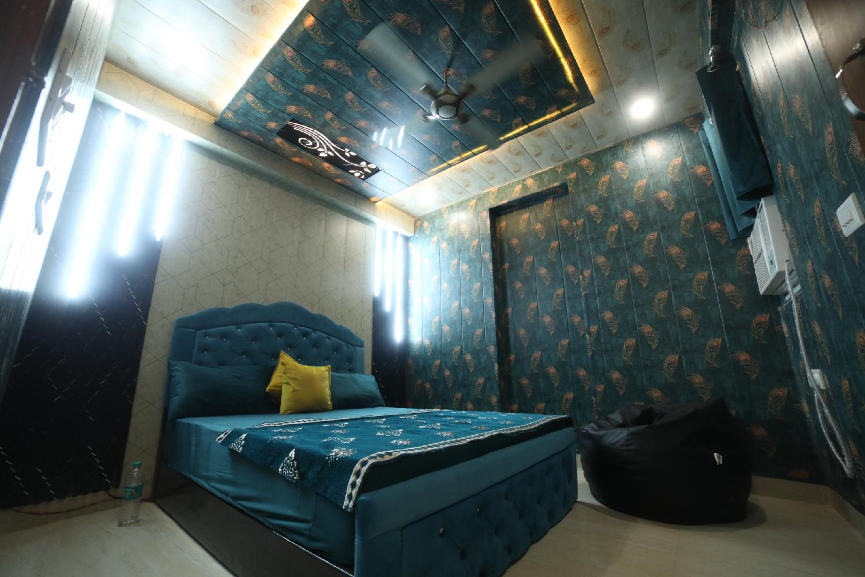 Studio Apartment photo 2