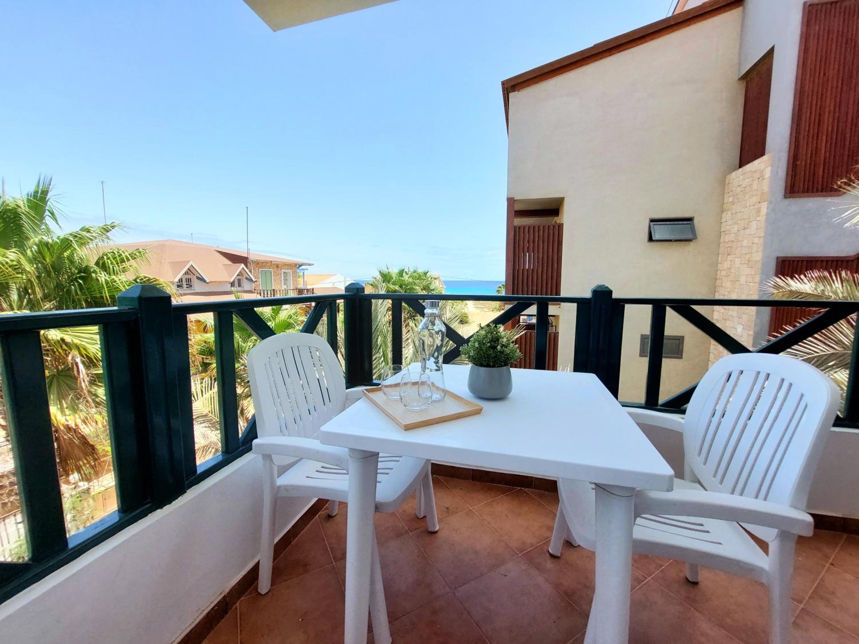 One-Bedroom Apartment with Partial Sea View photo 2
