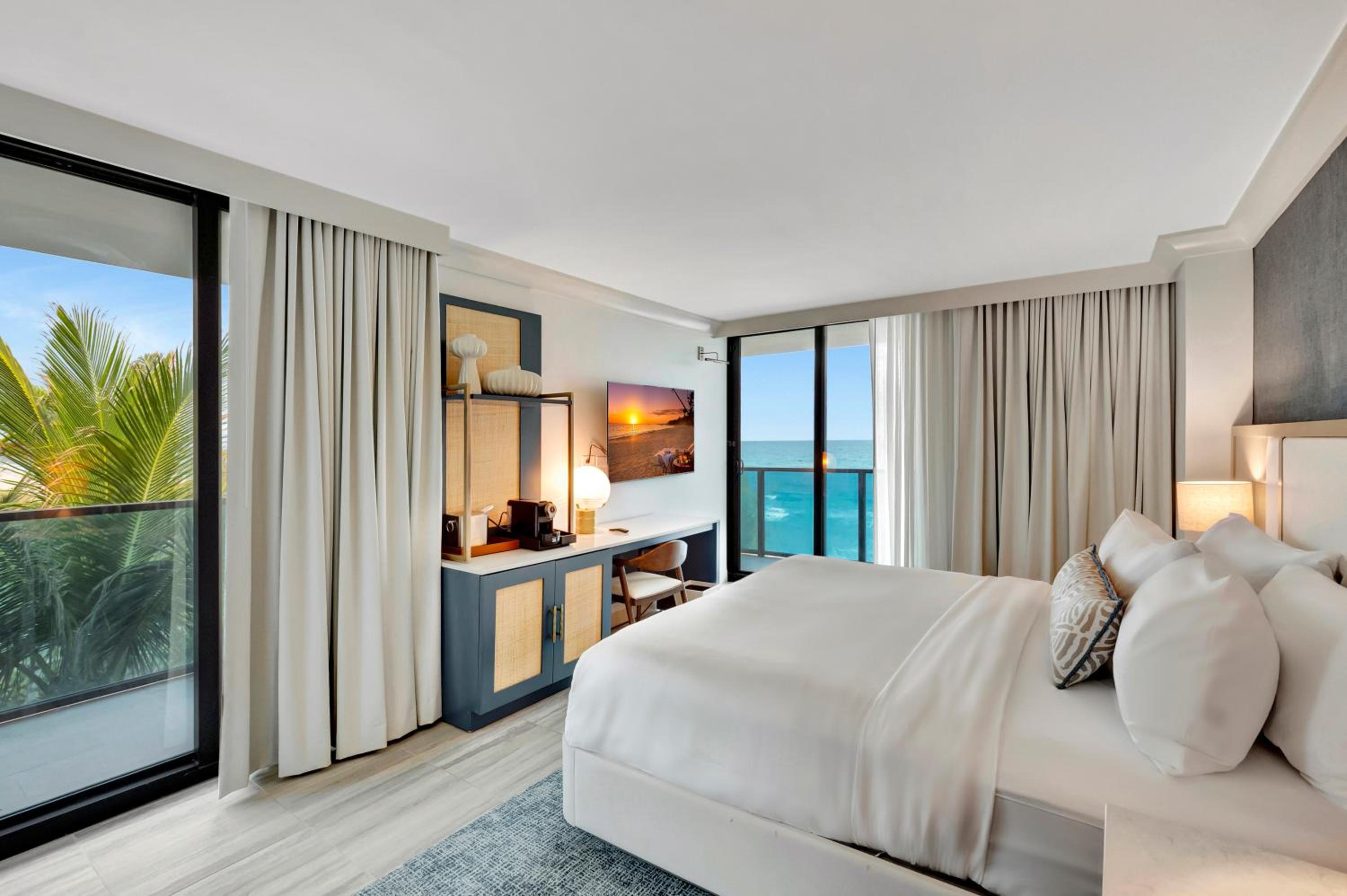 Ocean Front King Suite W/Balcony - Photo 7