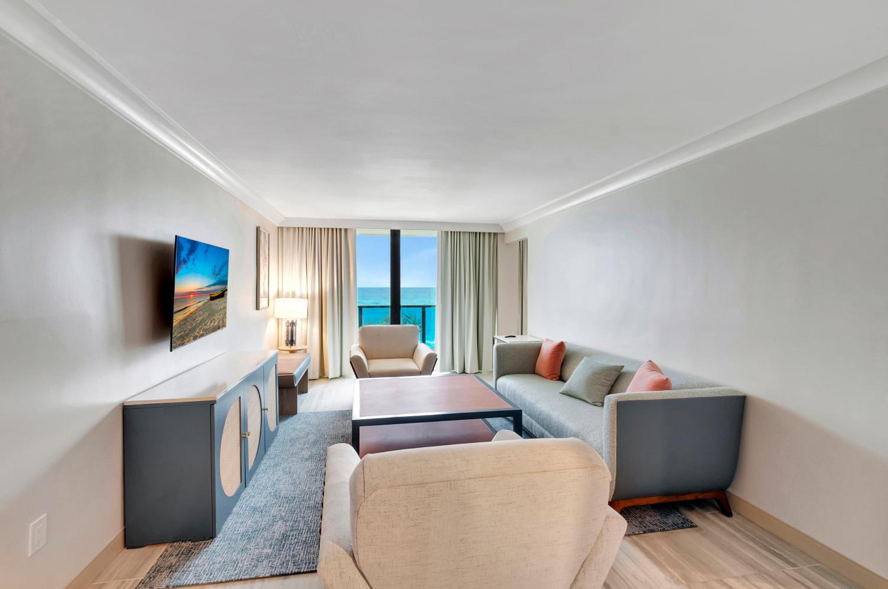 Ocean Front King Suite W/Balcony - Photo 9