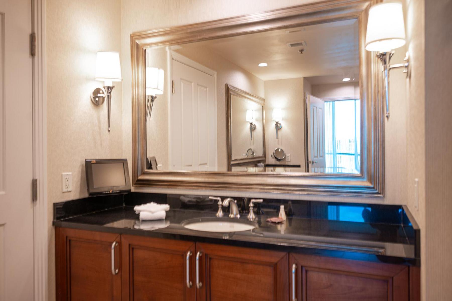 1BR Elite Penthouse Suite Mountain View with Balcony - Photo 27