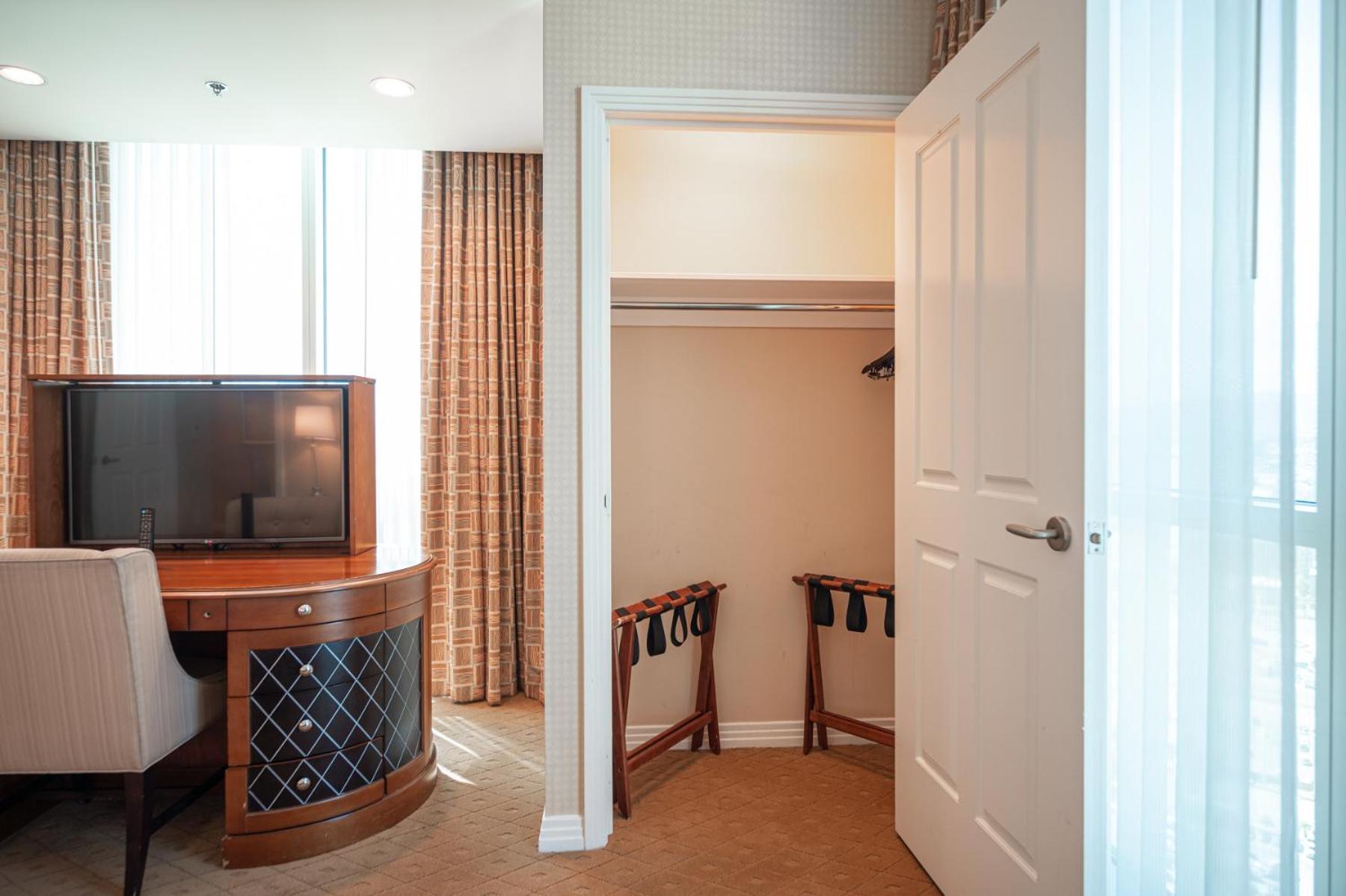 1BR Elite Penthouse Suite Mountain View with Balcony - Photo 40