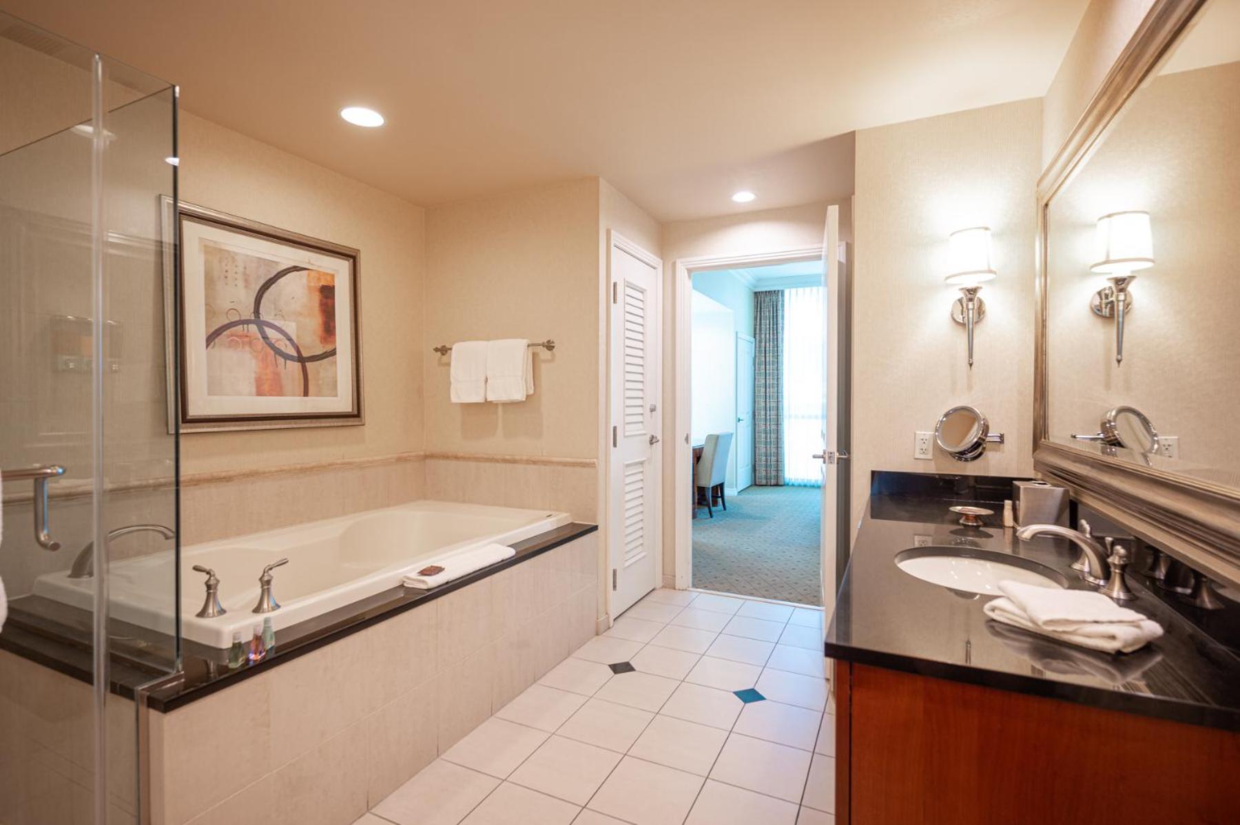 1BR Elite Penthouse Suite Mountain View with Balcony - Photo 41