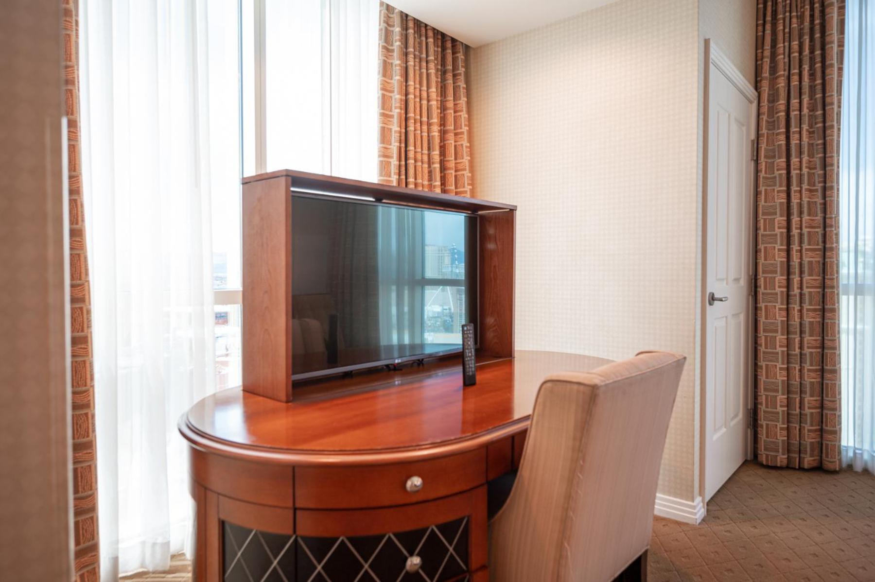1BR Elite Penthouse Suite Mountain View with Balcony - Photo 42