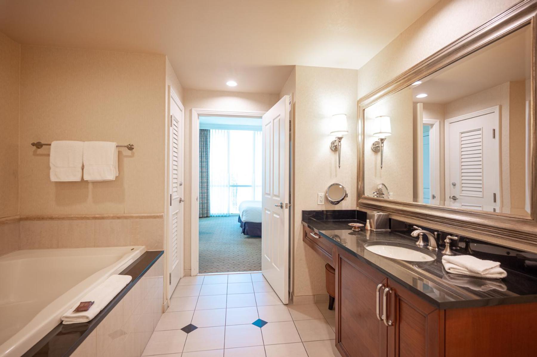 1BR Elite Penthouse Suite Mountain View with Balcony - Photo 21